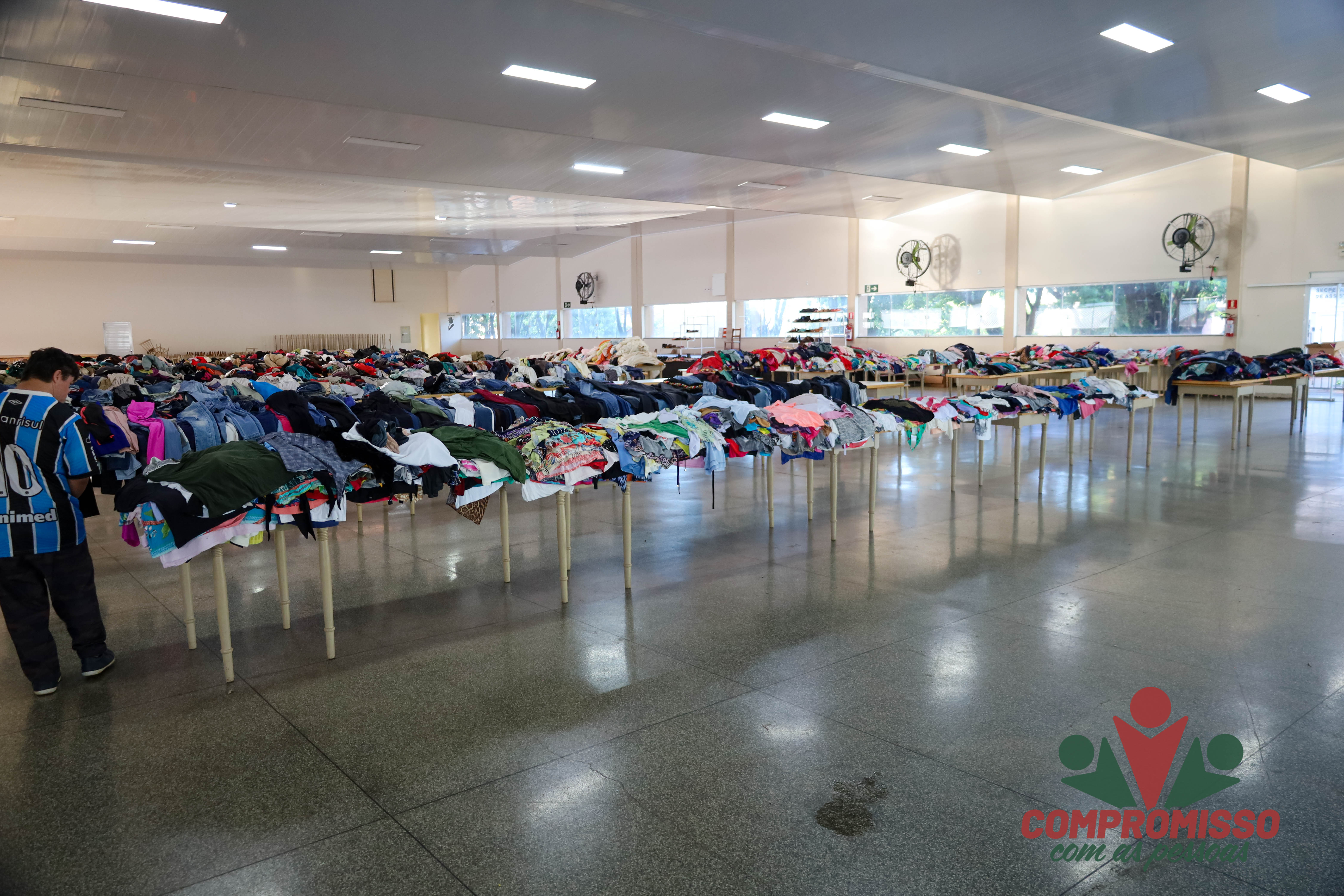 Começou o Feirão de Roupas Usadas em Missal