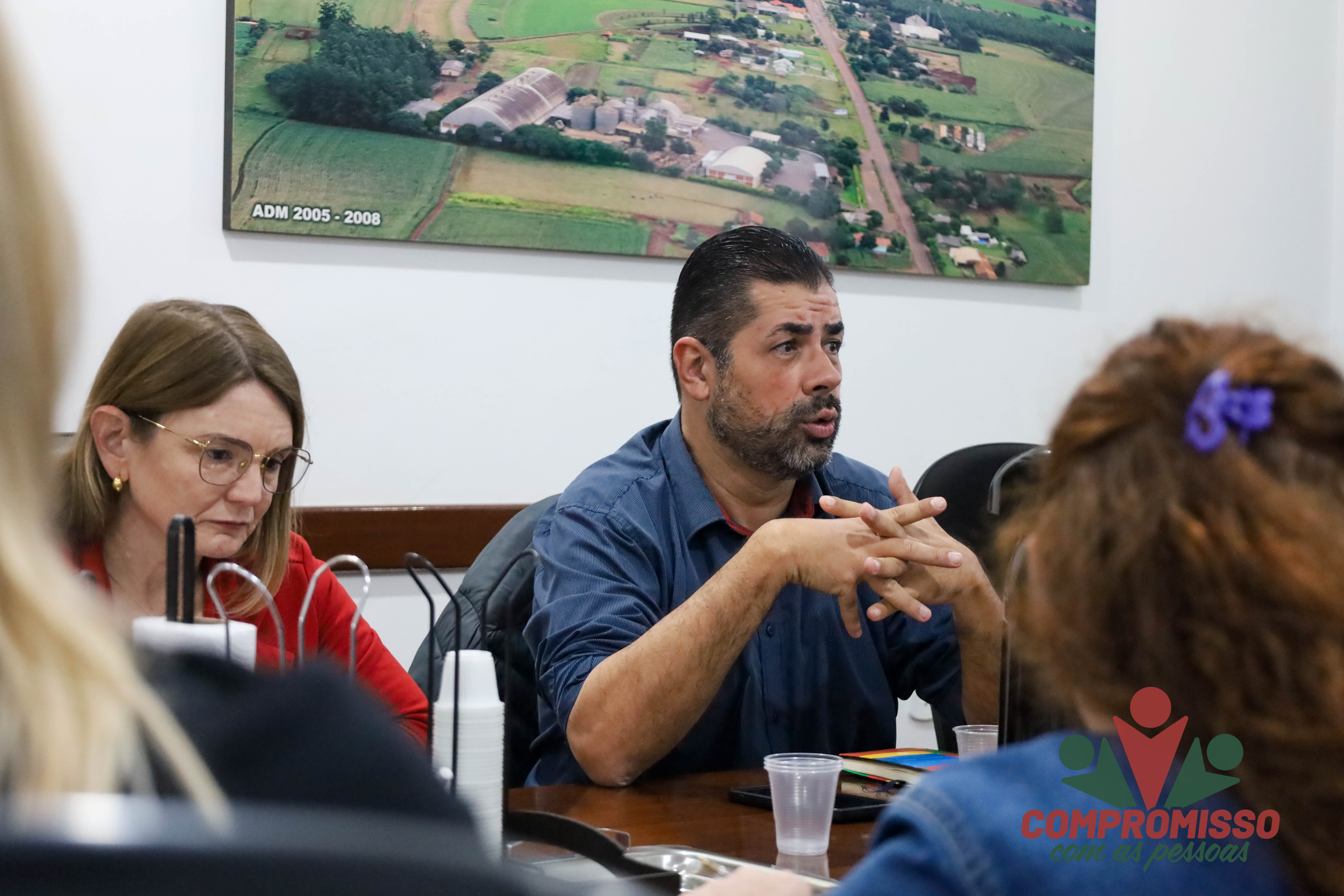 Equipe técnica da Secretaria da Assistência Social de Missal se reúne com representantes da Sedef