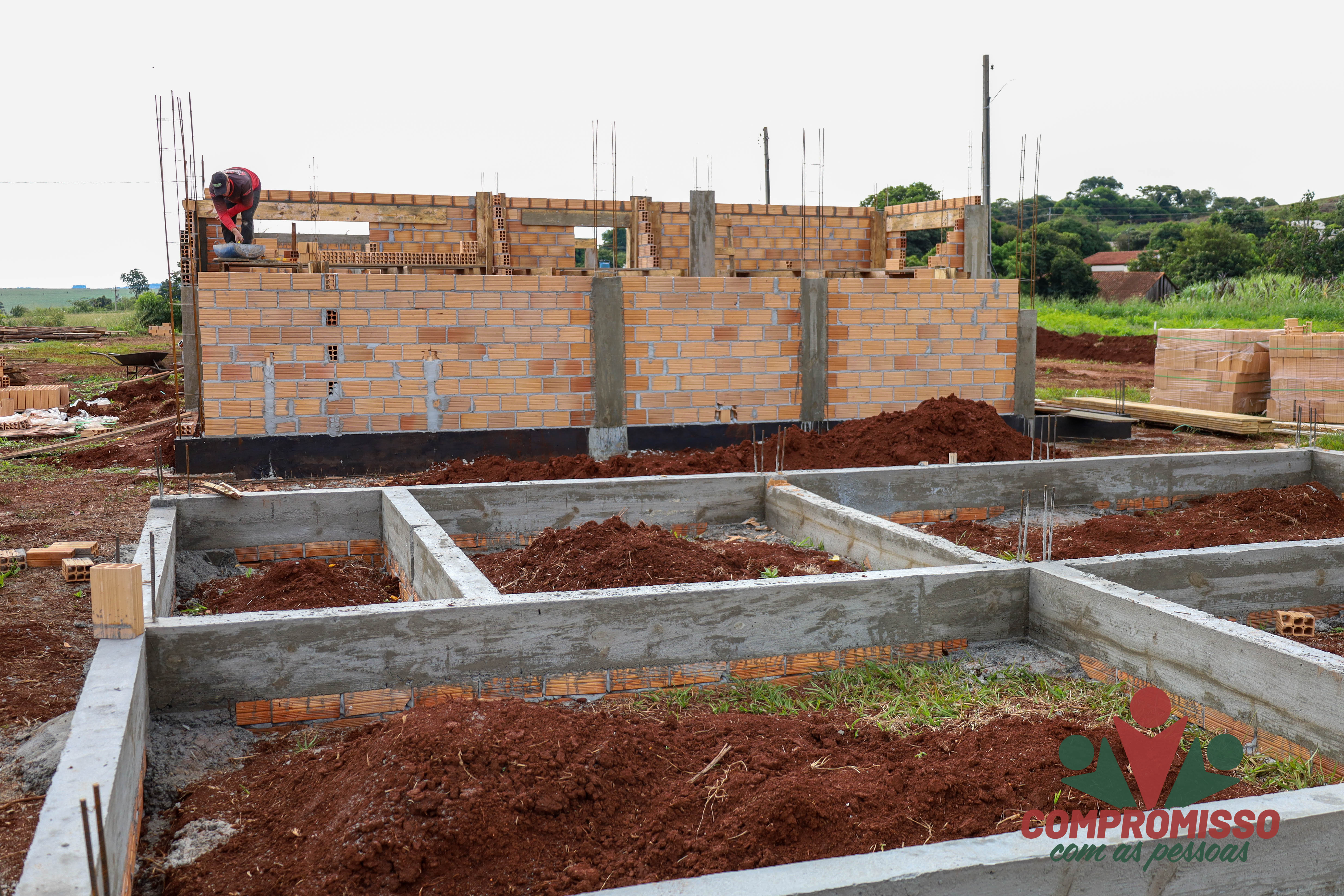Construção de Unidades Habitacionais do Loteamento Tuiuti gera empregos em Missal