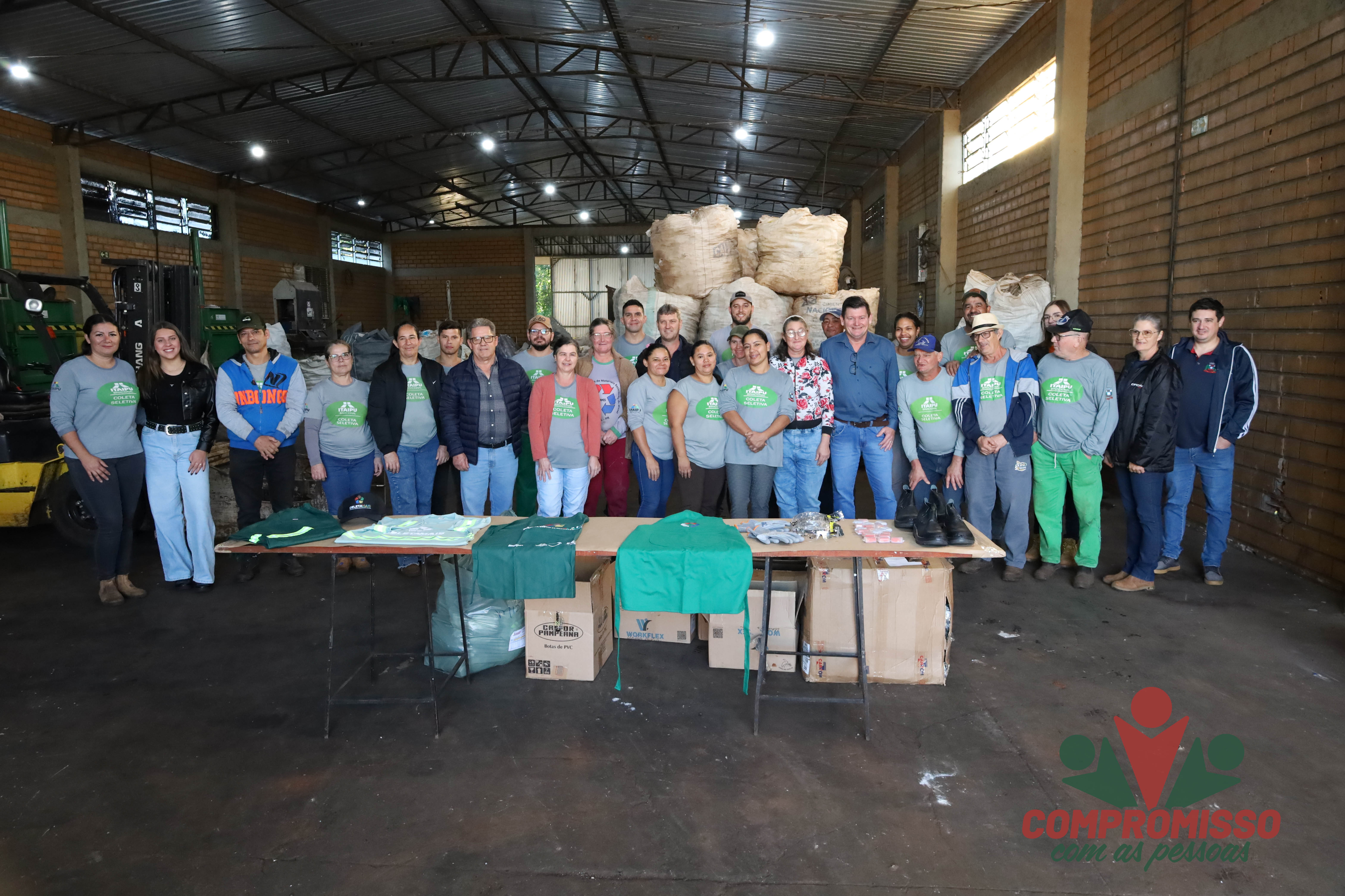 Associação dos catadores de Recicláveis de Missal recebem novos EPI’s
