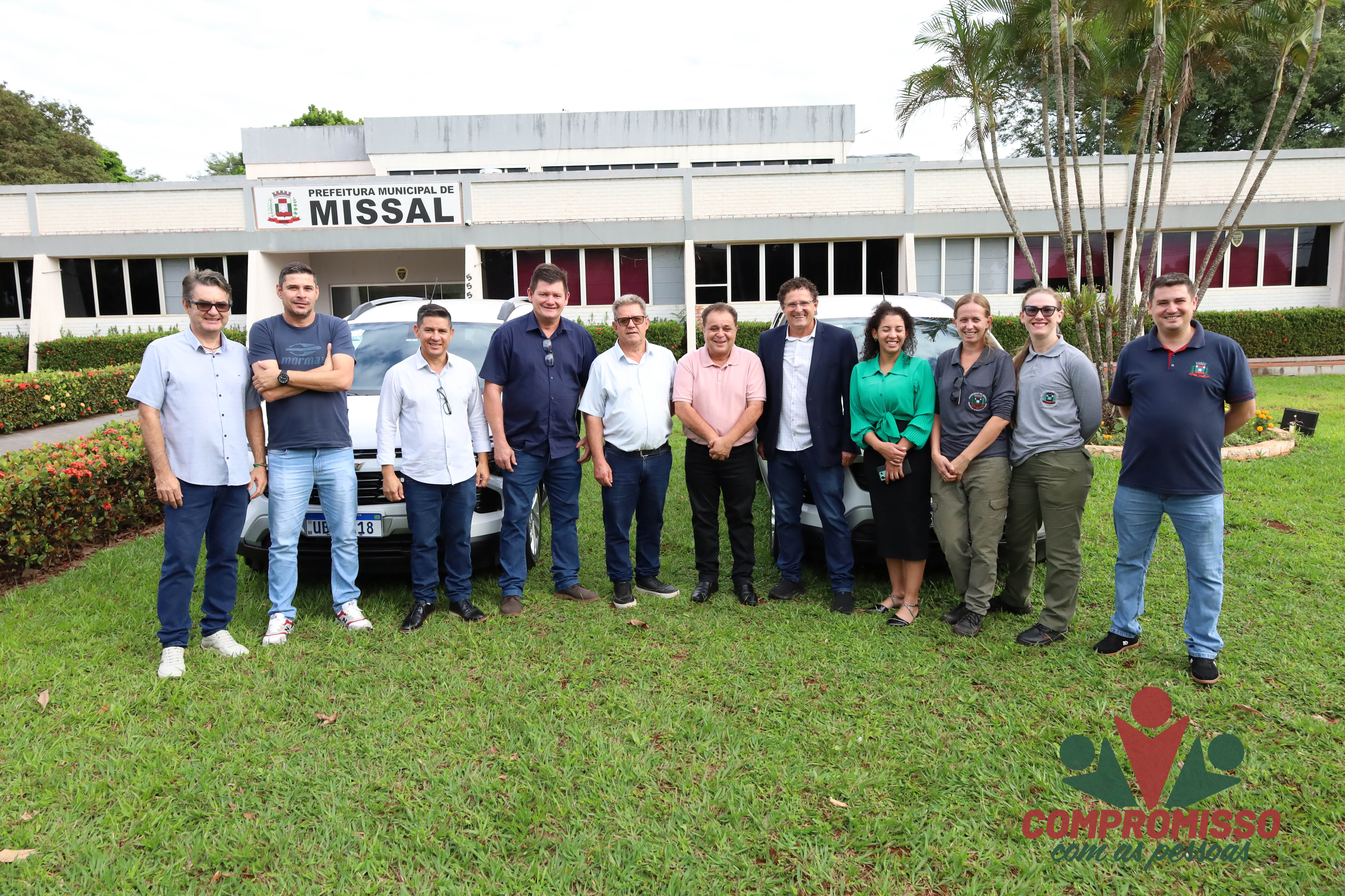 Deputado Batatinha oficializa entrega de veículo para Endemias em Missal