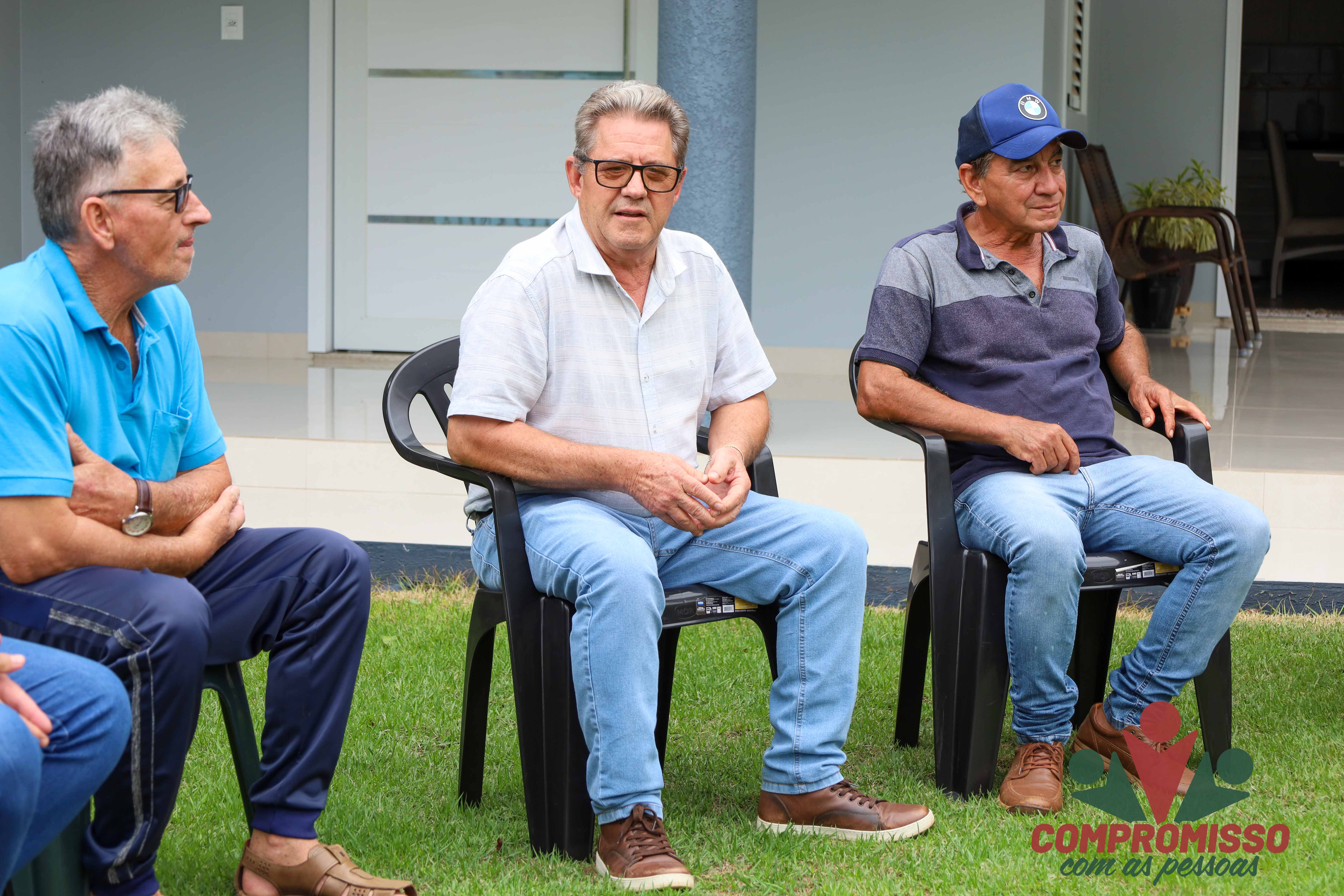 Administração se reúne com moradores da Comunidade de São José dos Pinhais para tratar sobre Readequação de estrada