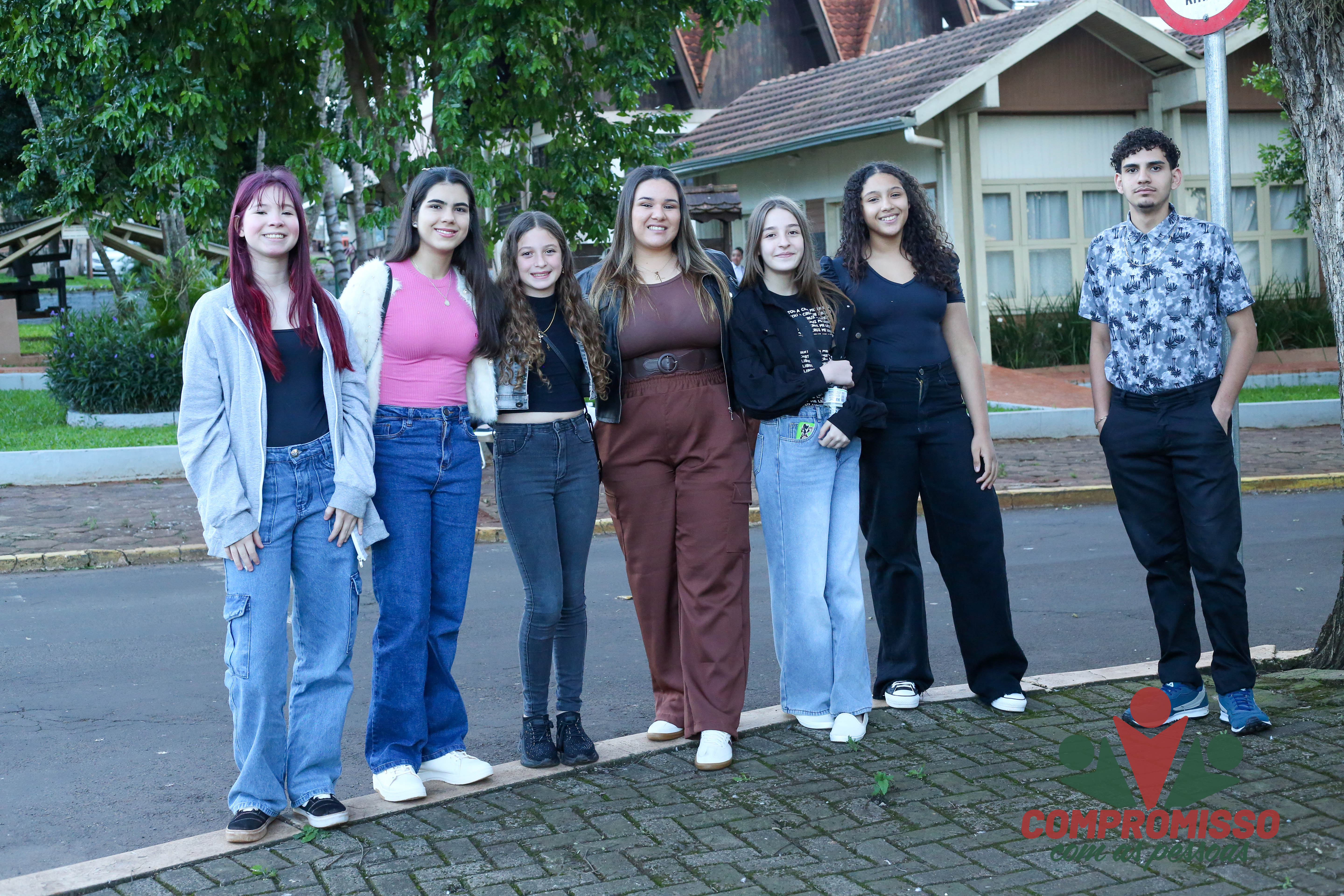 Feira Gastronômica e Cultural de Missal contou com apresentações de música e dança