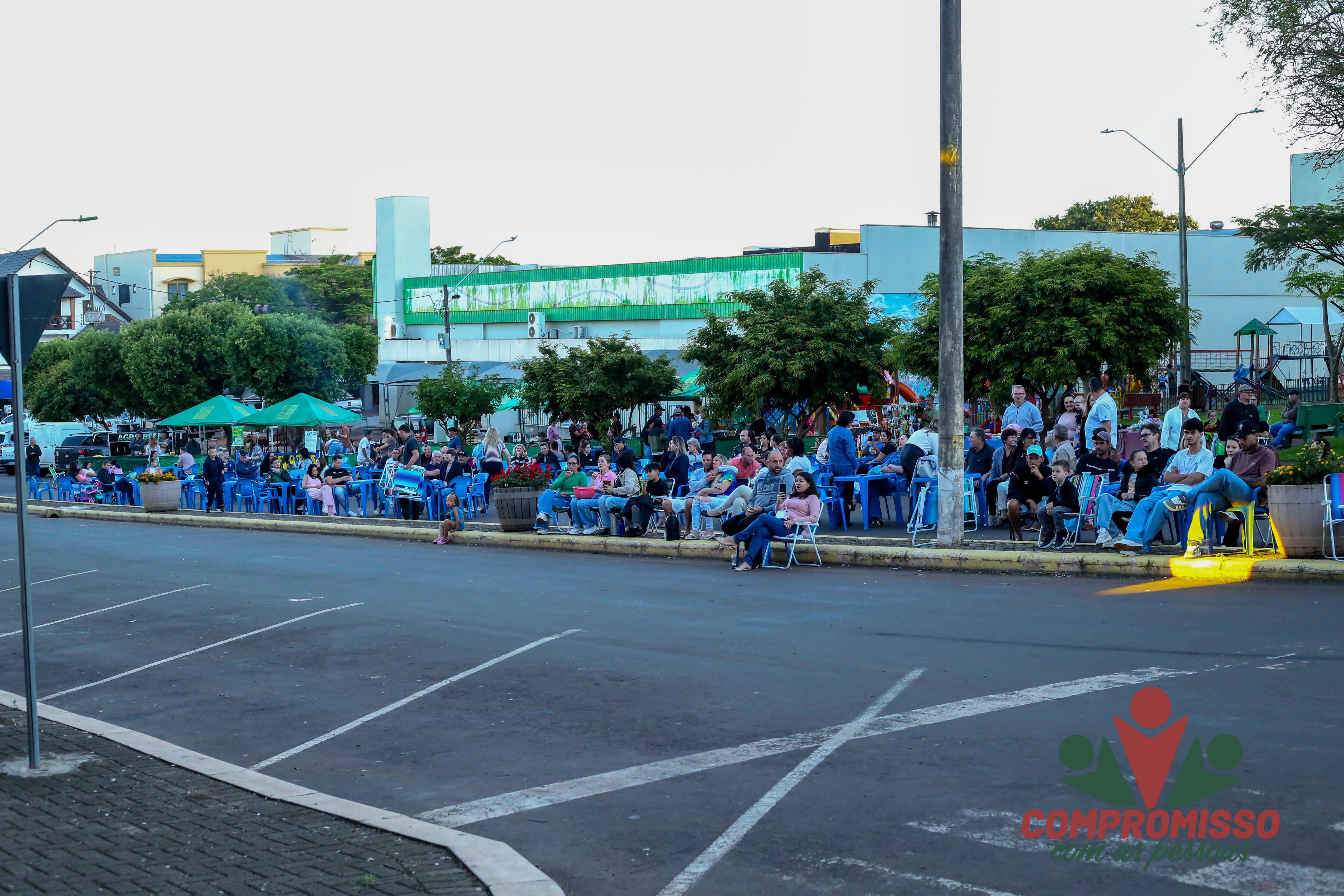 Feira Gastronômica e Cultural de Missal contou com apresentações de música e dança