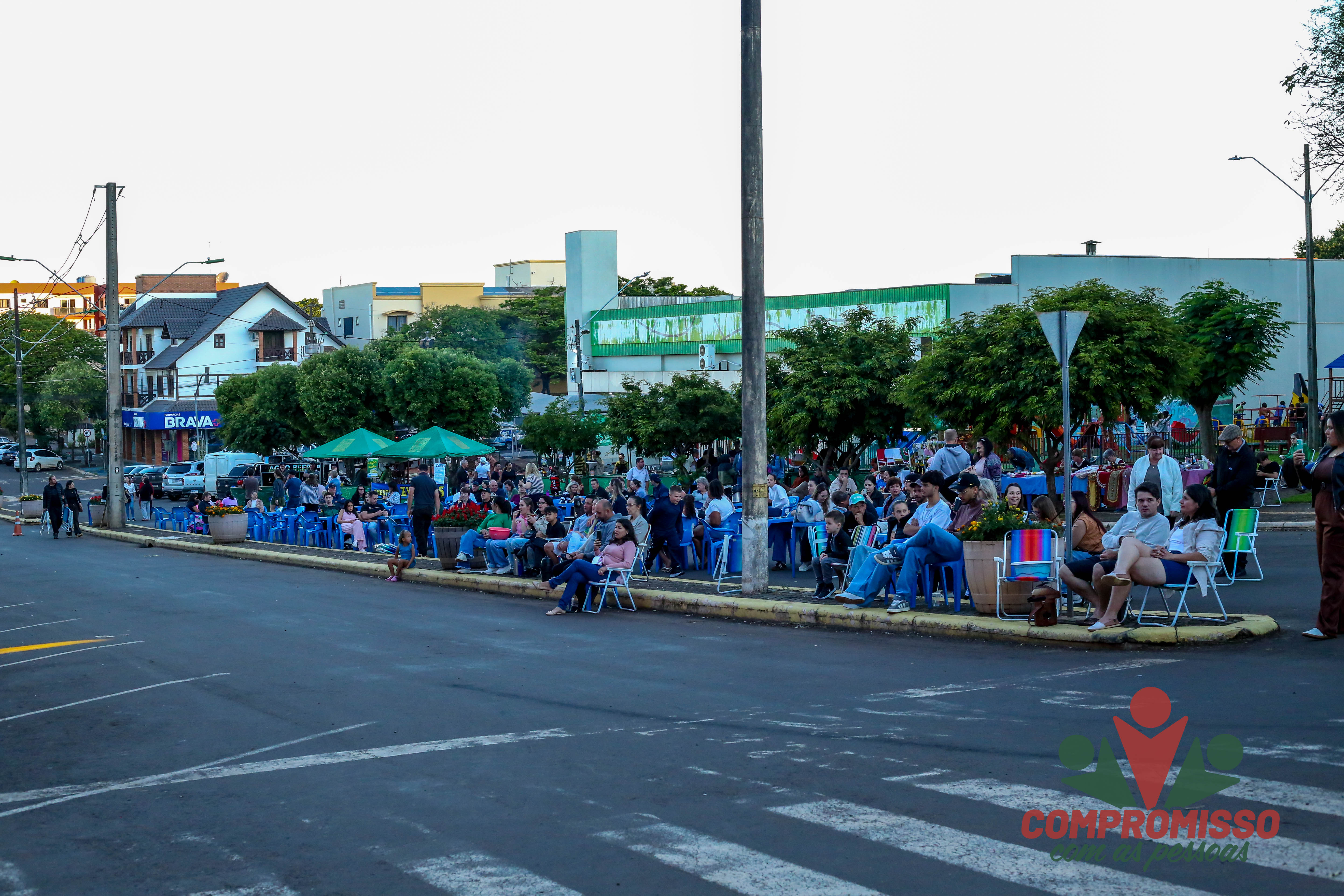 Feira Gastronômica e Cultural de Missal contou com apresentações de música e dança