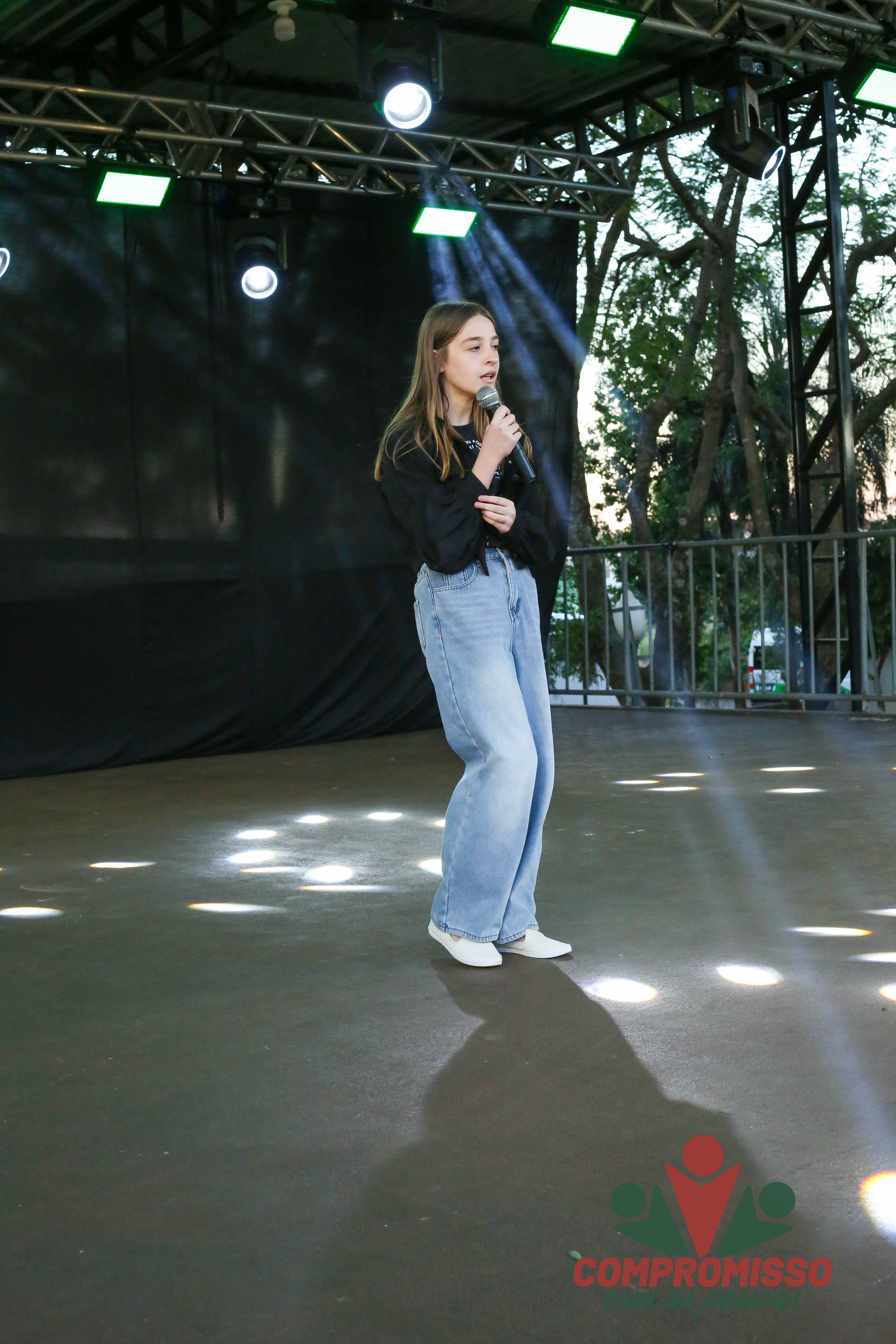 Feira Gastronômica e Cultural de Missal contou com apresentações de música e dança