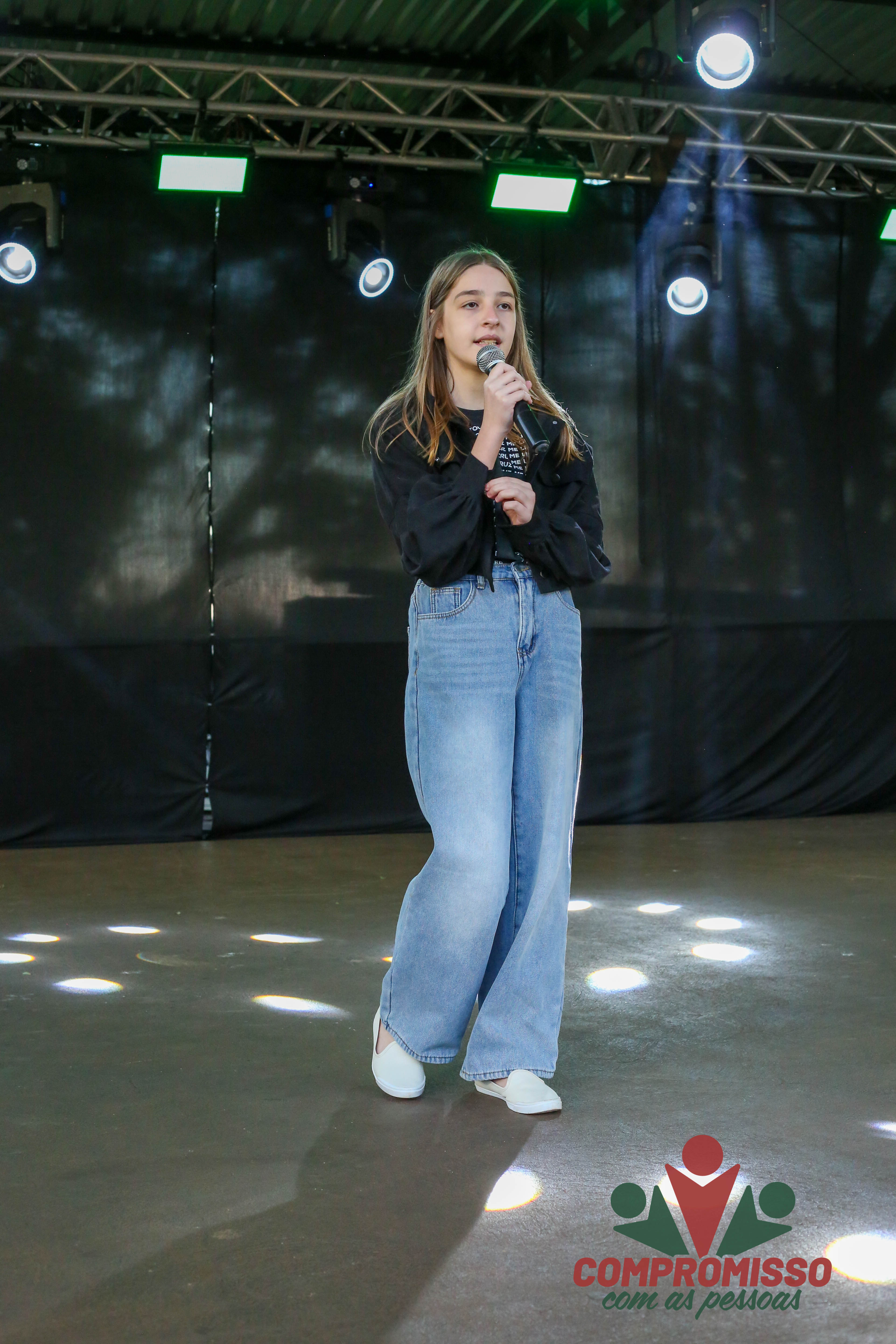 Feira Gastronômica e Cultural de Missal contou com apresentações de música e dança