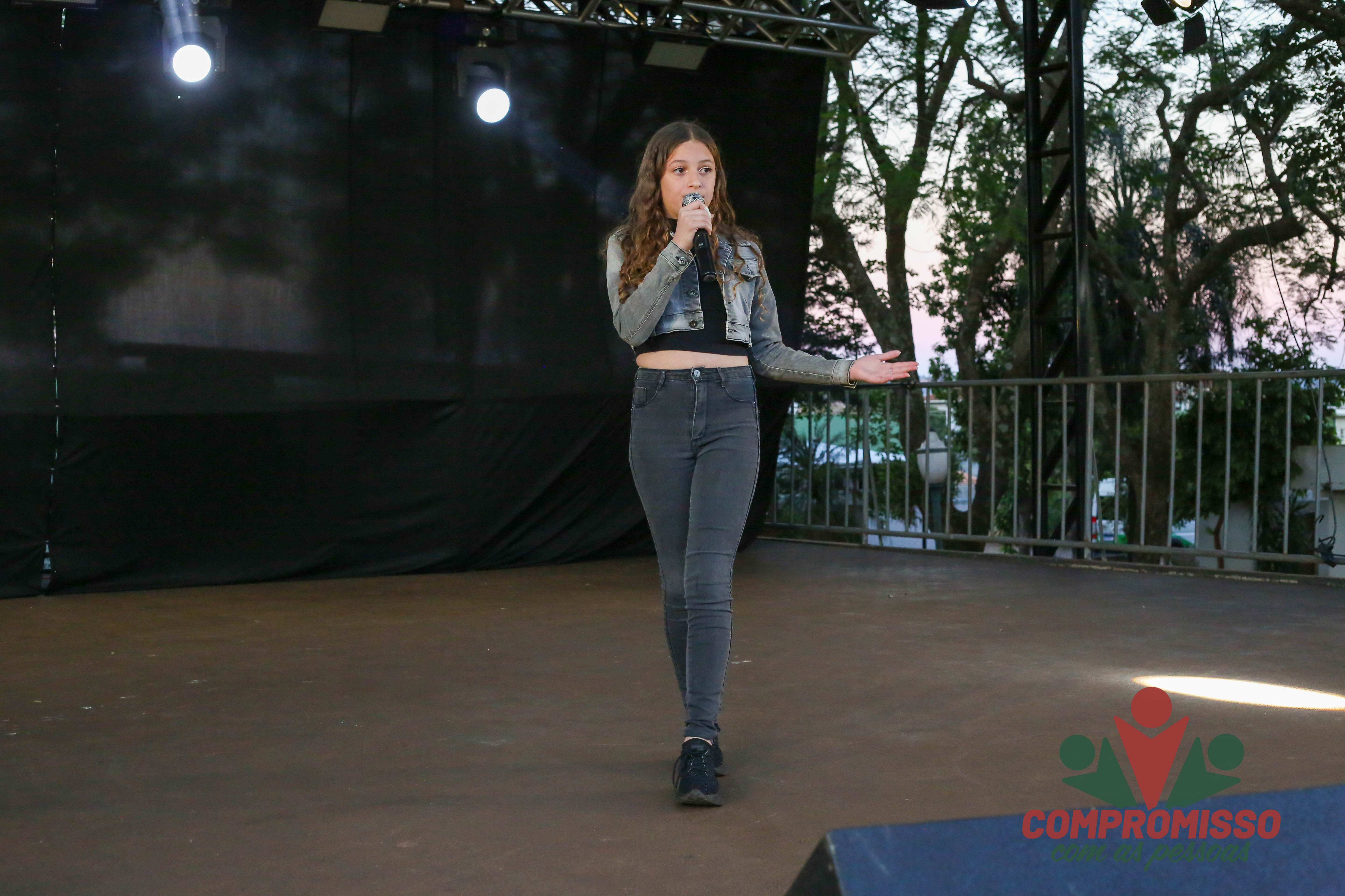 Feira Gastronômica e Cultural de Missal contou com apresentações de música e dança