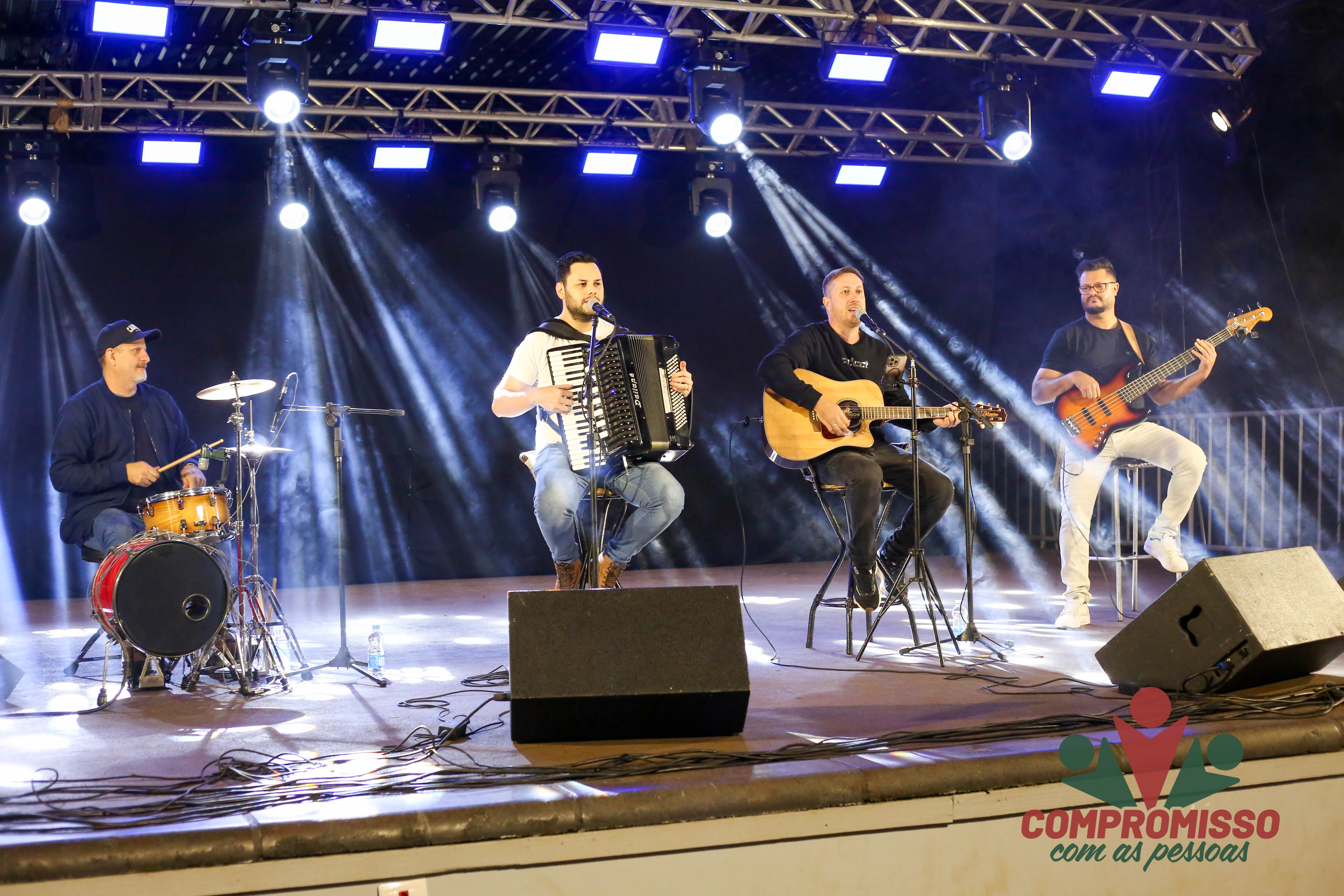 Feira Gastronômica e Cultural de Missal contou com apresentações de música e dança