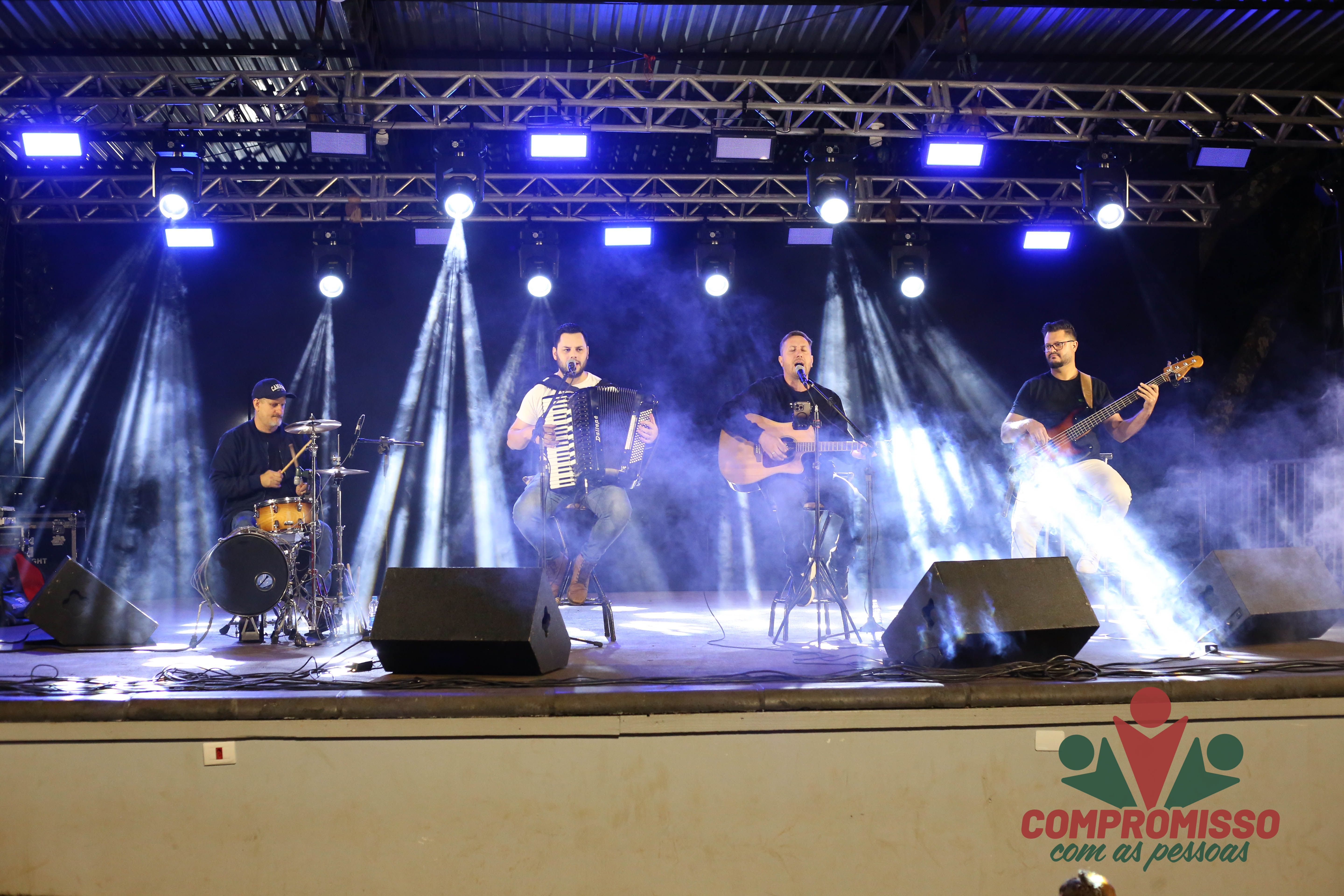 Feira Gastronômica e Cultural de Missal contou com apresentações de música e dança