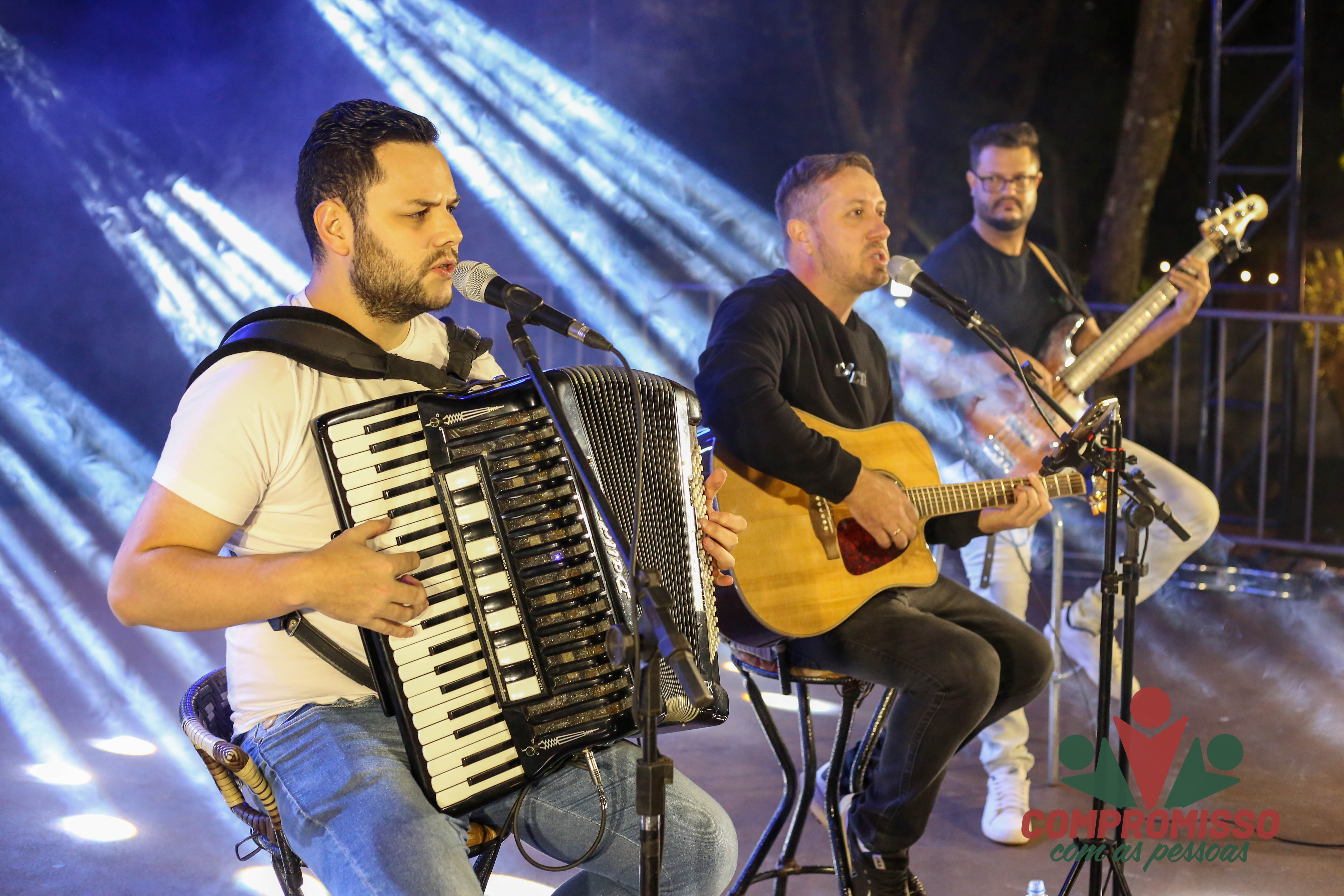 Feira Gastronômica e Cultural de Missal contou com apresentações de música e dança