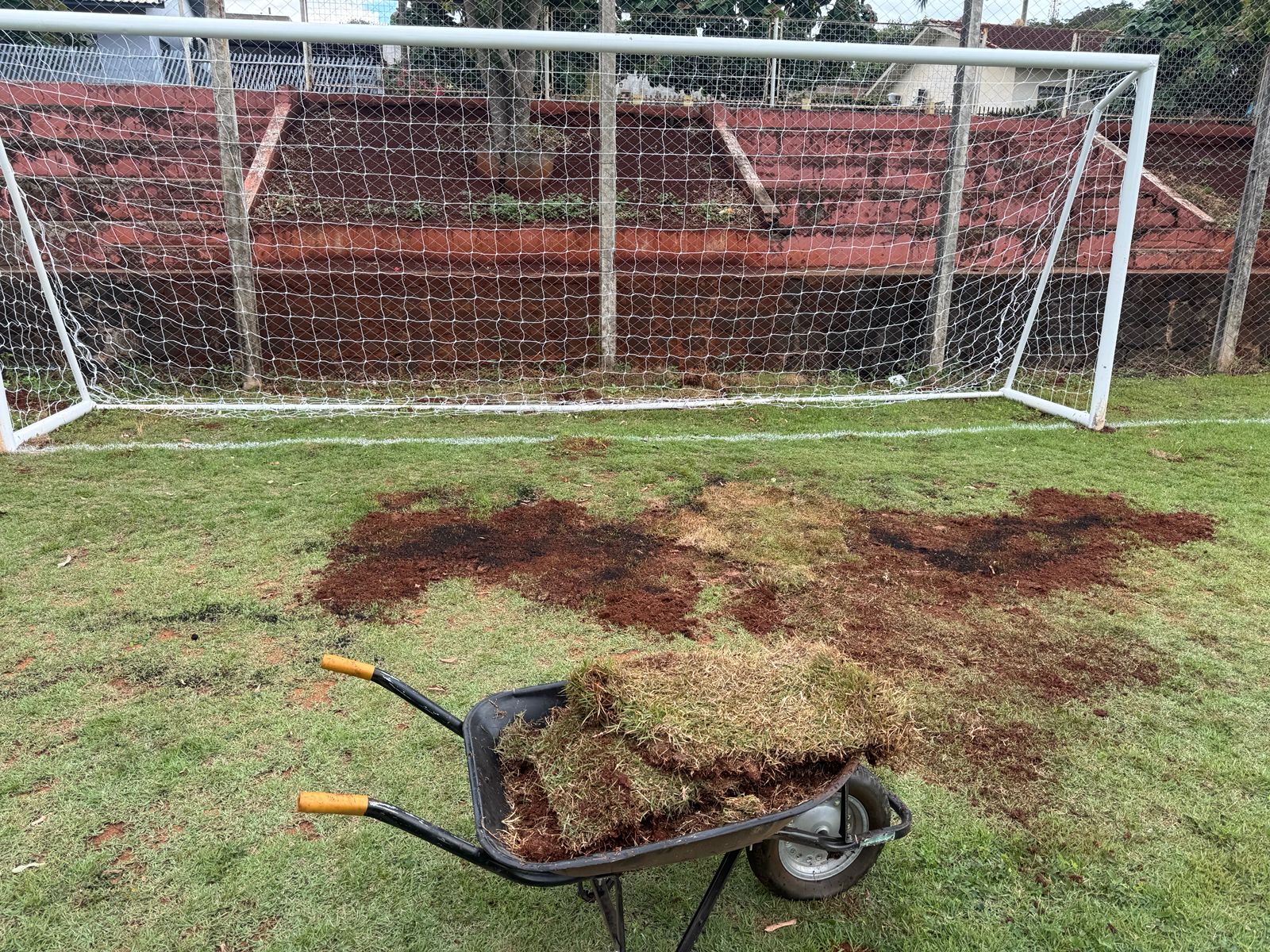 Campo do Bairro Renascer passa por melhorias