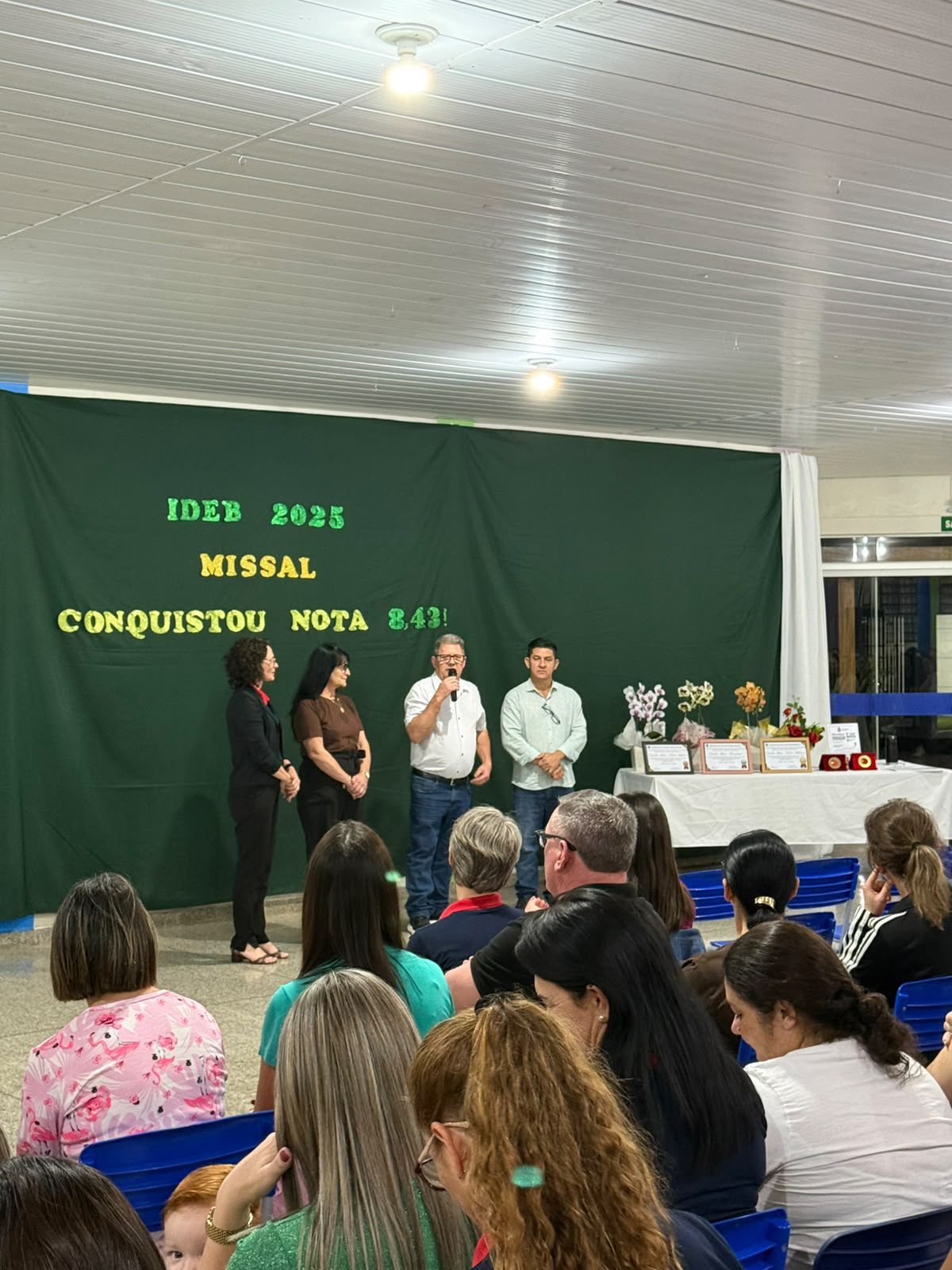 Secretaria de Educação de Missal entrega certificados pela nota no IDEB