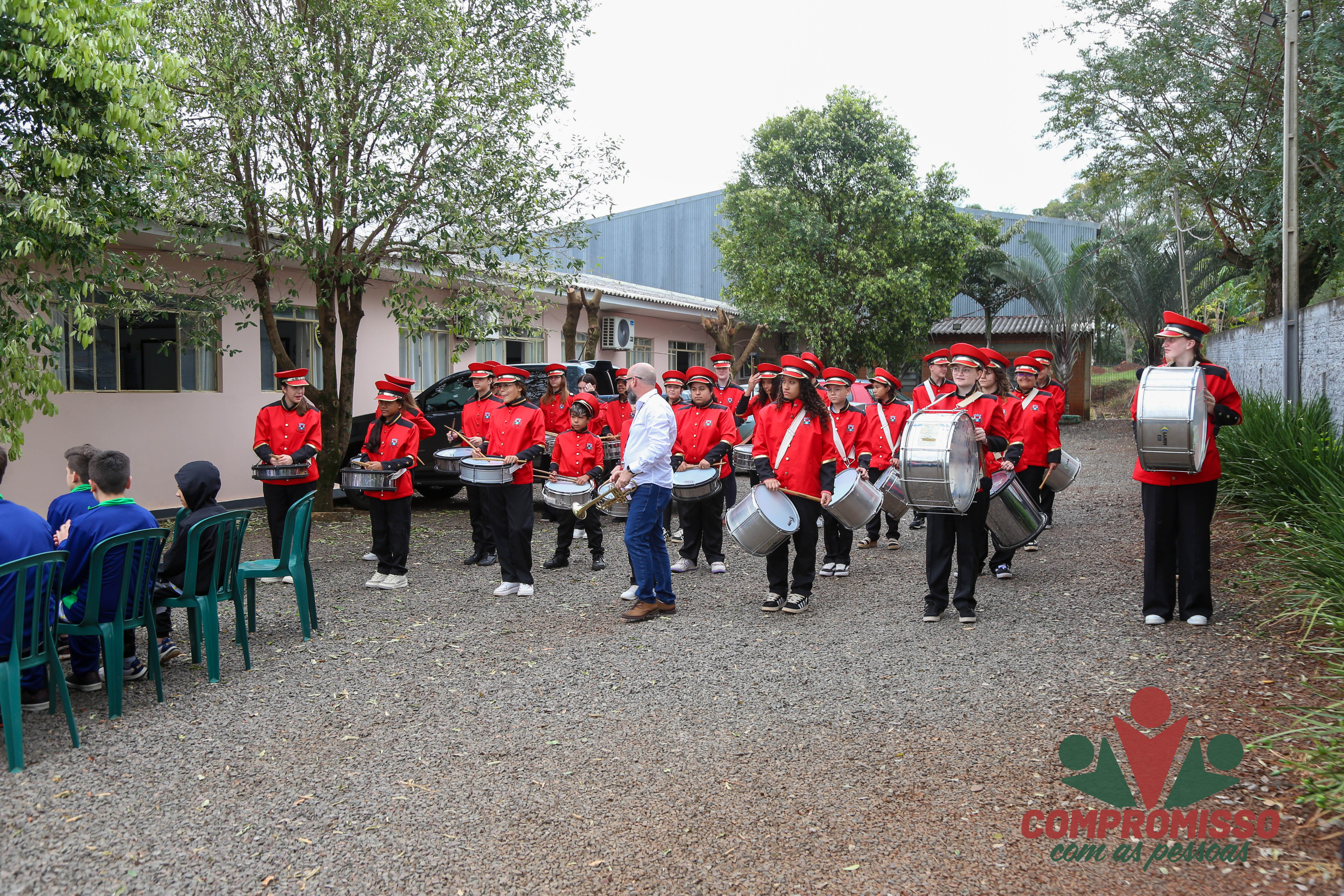 Escola de Vista Alegre e São Pedro participam de ato Cívico descentralizado em Missal