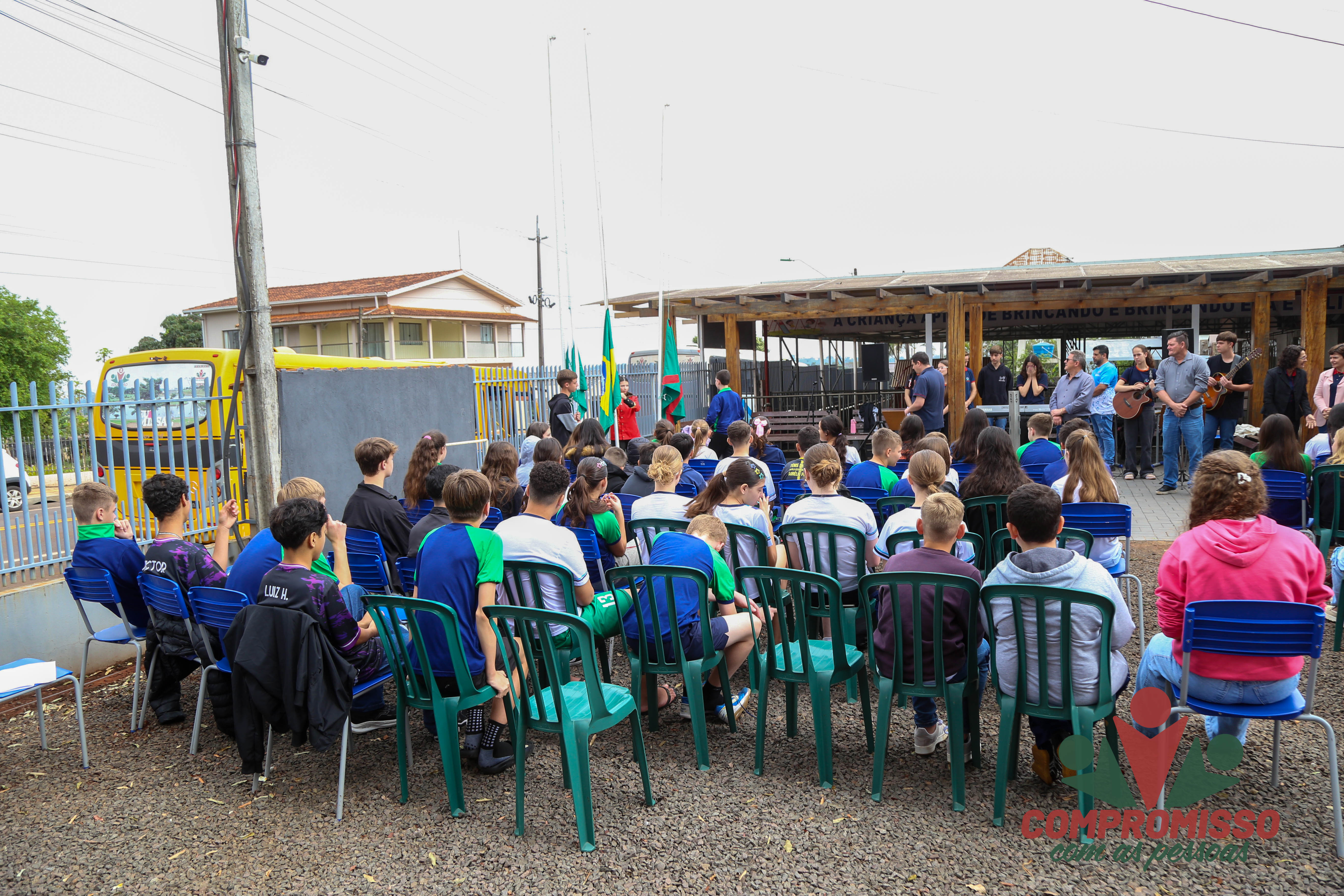 Escola de Vista Alegre e São Pedro participam de ato Cívico descentralizado em Missal