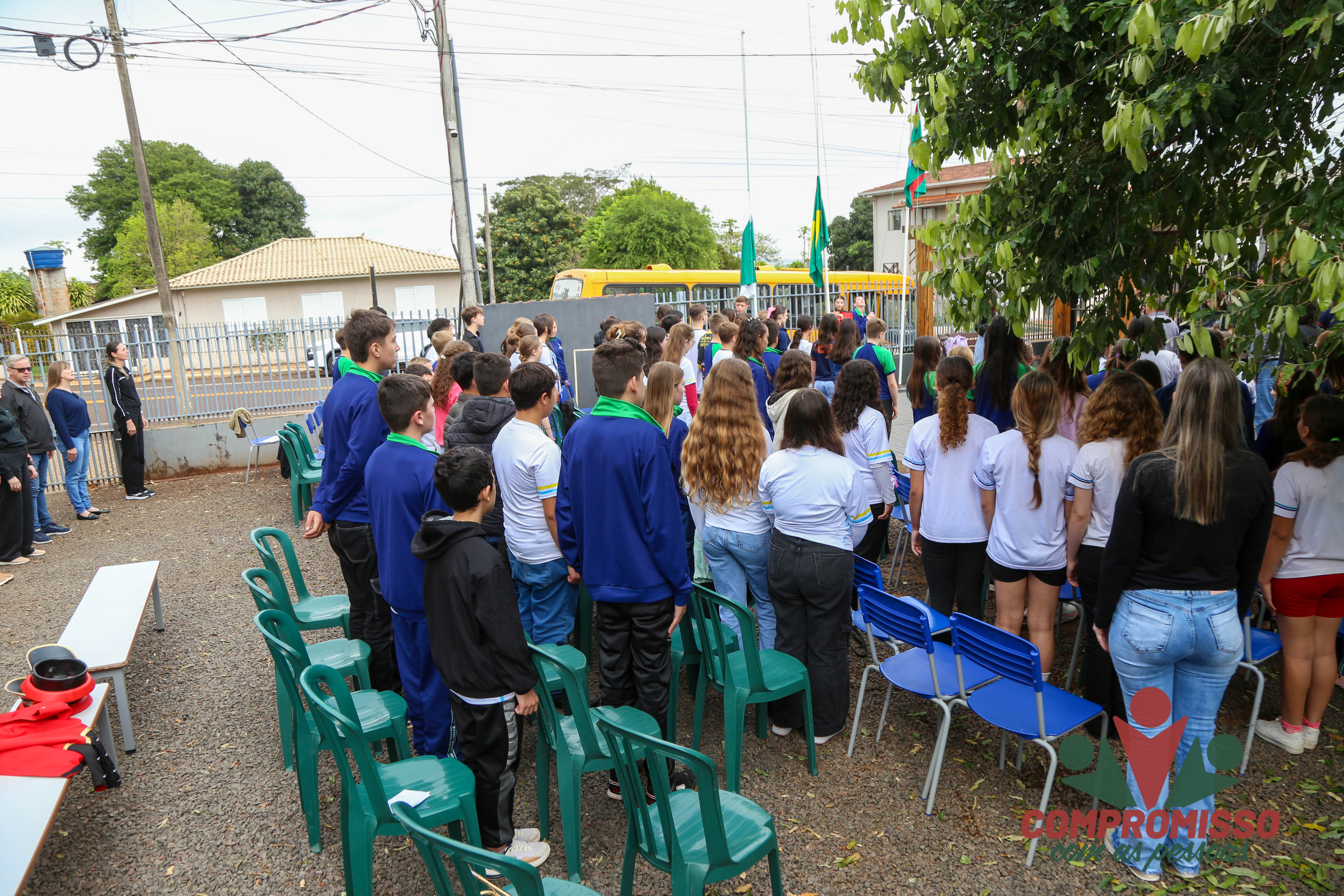 Escola de Vista Alegre e São Pedro participam de ato Cívico descentralizado em Missal