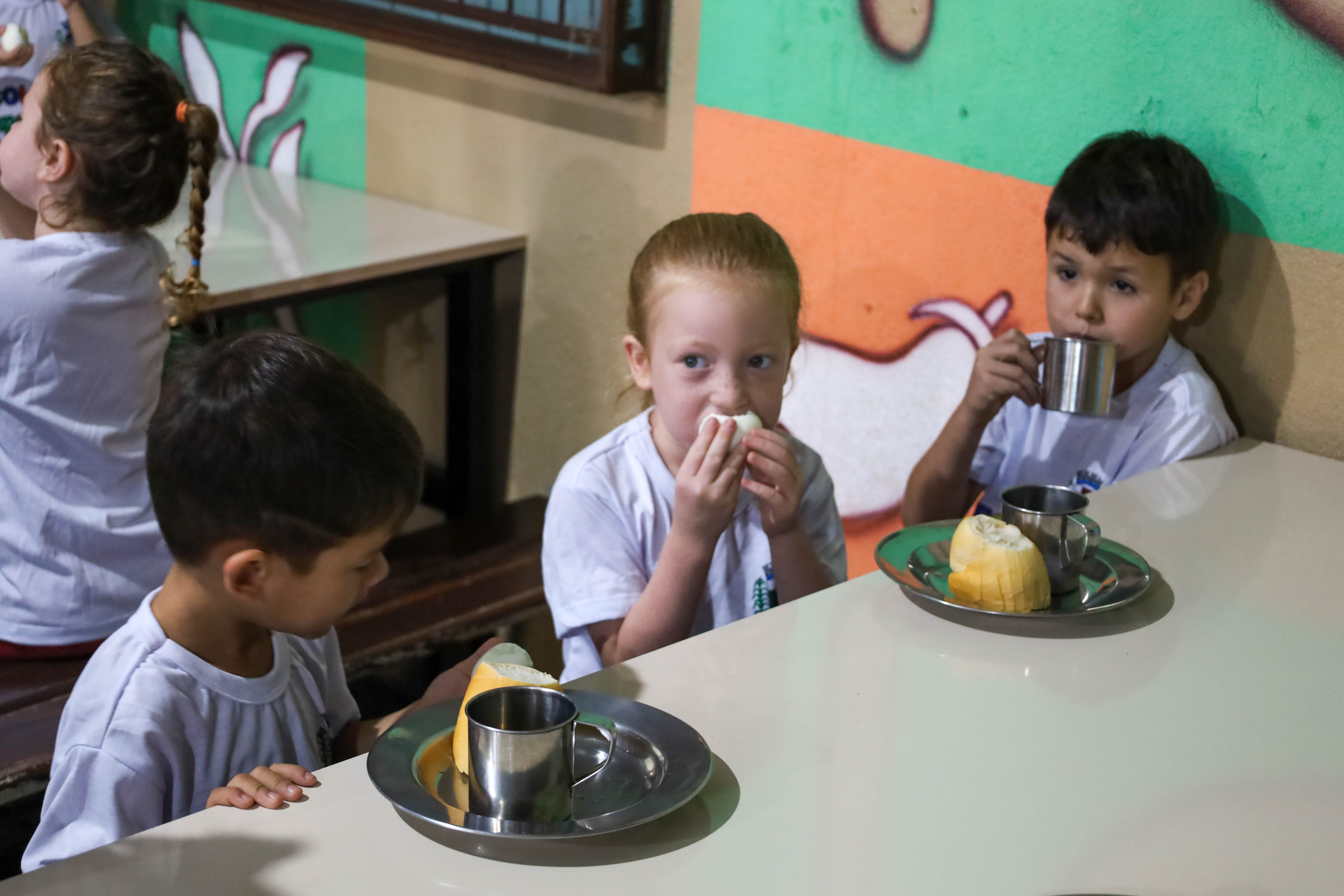 Secretaria de Educação de Missal inclui ovo cozido para reforçar a alimentação escolar
