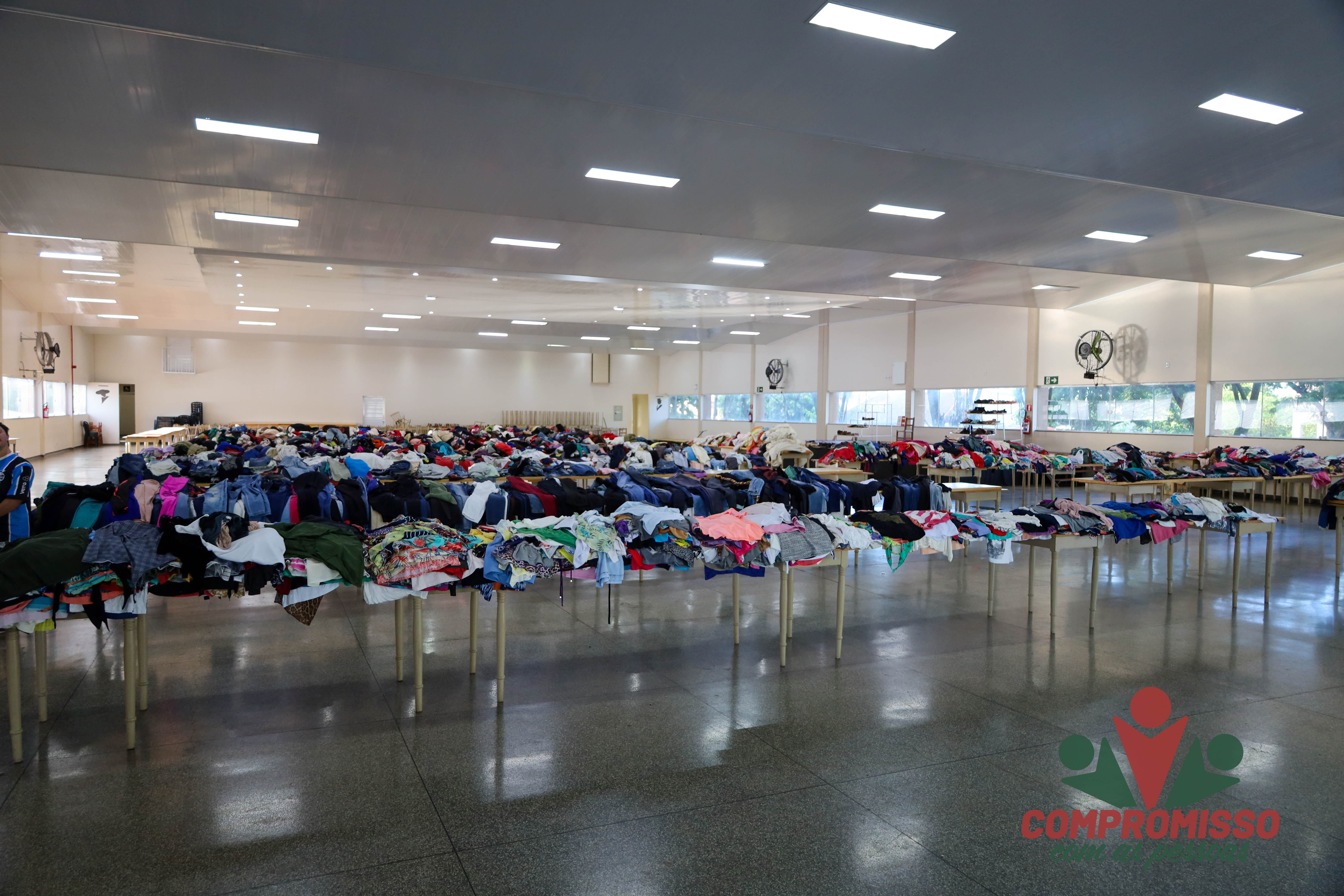 Começou o Feirão de Roupas Usadas em Missal