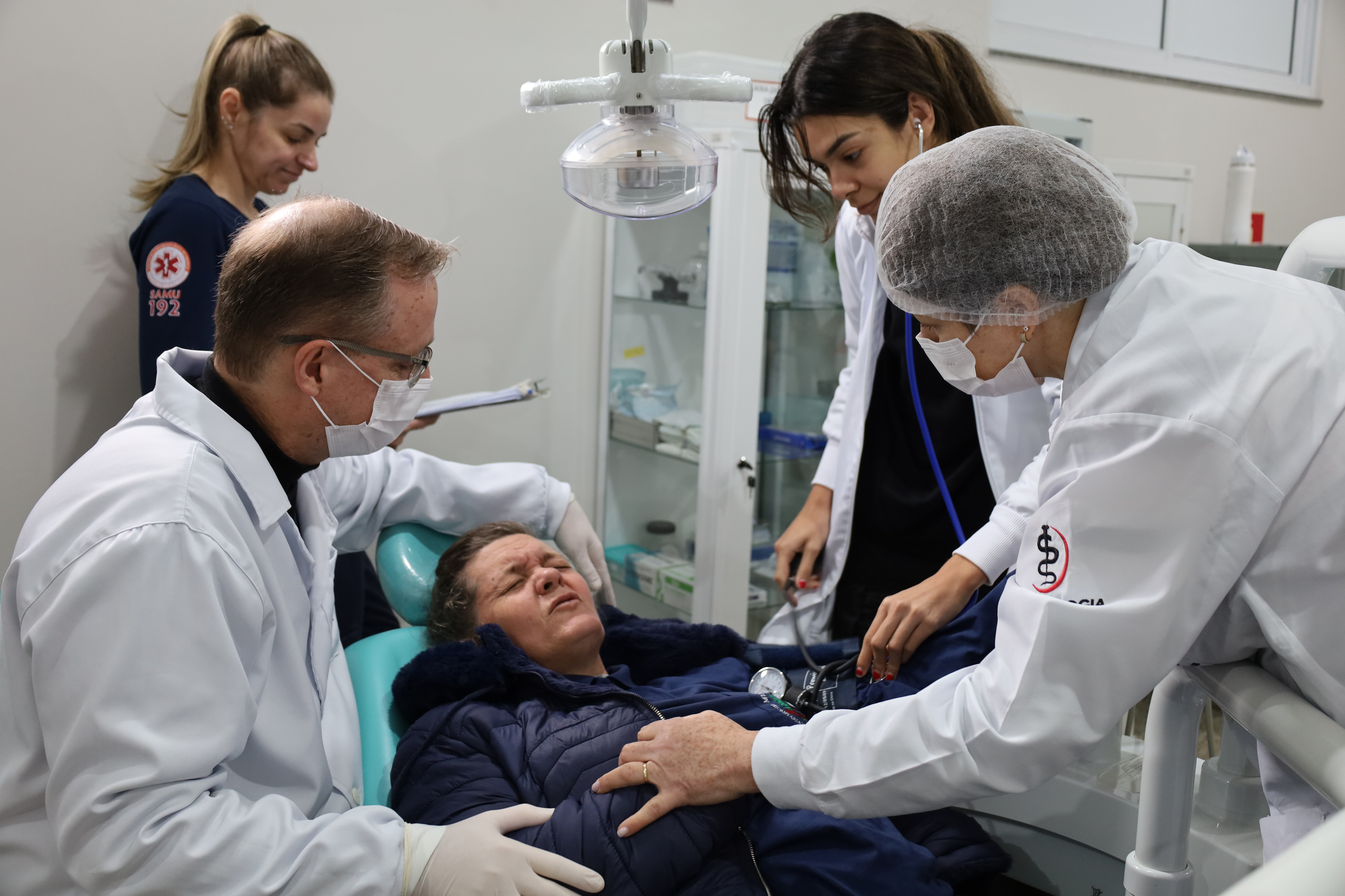 Profissionais que atuam nas Unidades de Saúde de Missal participam de formação prática sobre primeiros socorros