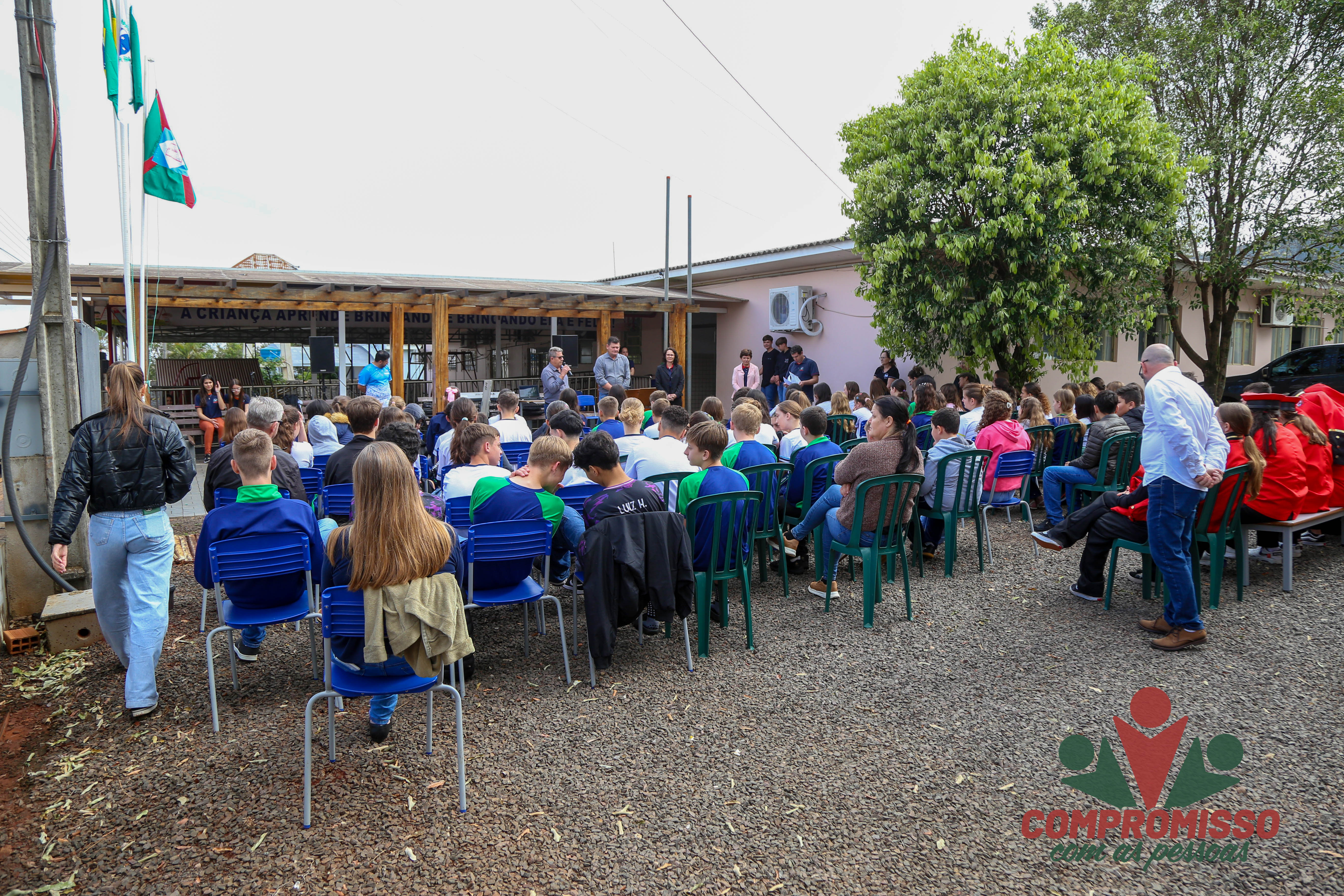 Escola de Vista Alegre e São Pedro participam de ato Cívico descentralizado em Missal