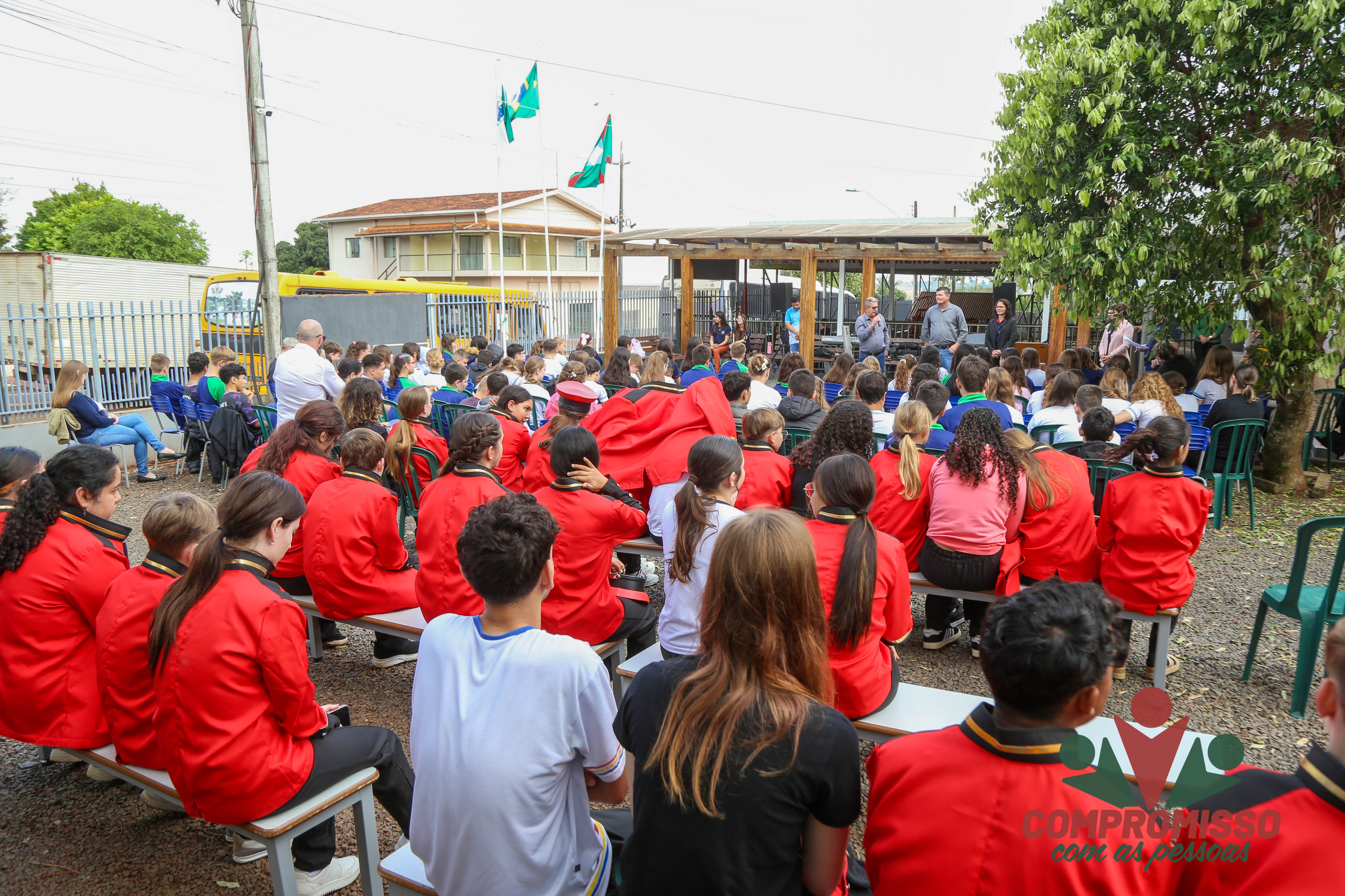 Escola de Vista Alegre e São Pedro participam de ato Cívico descentralizado em Missal