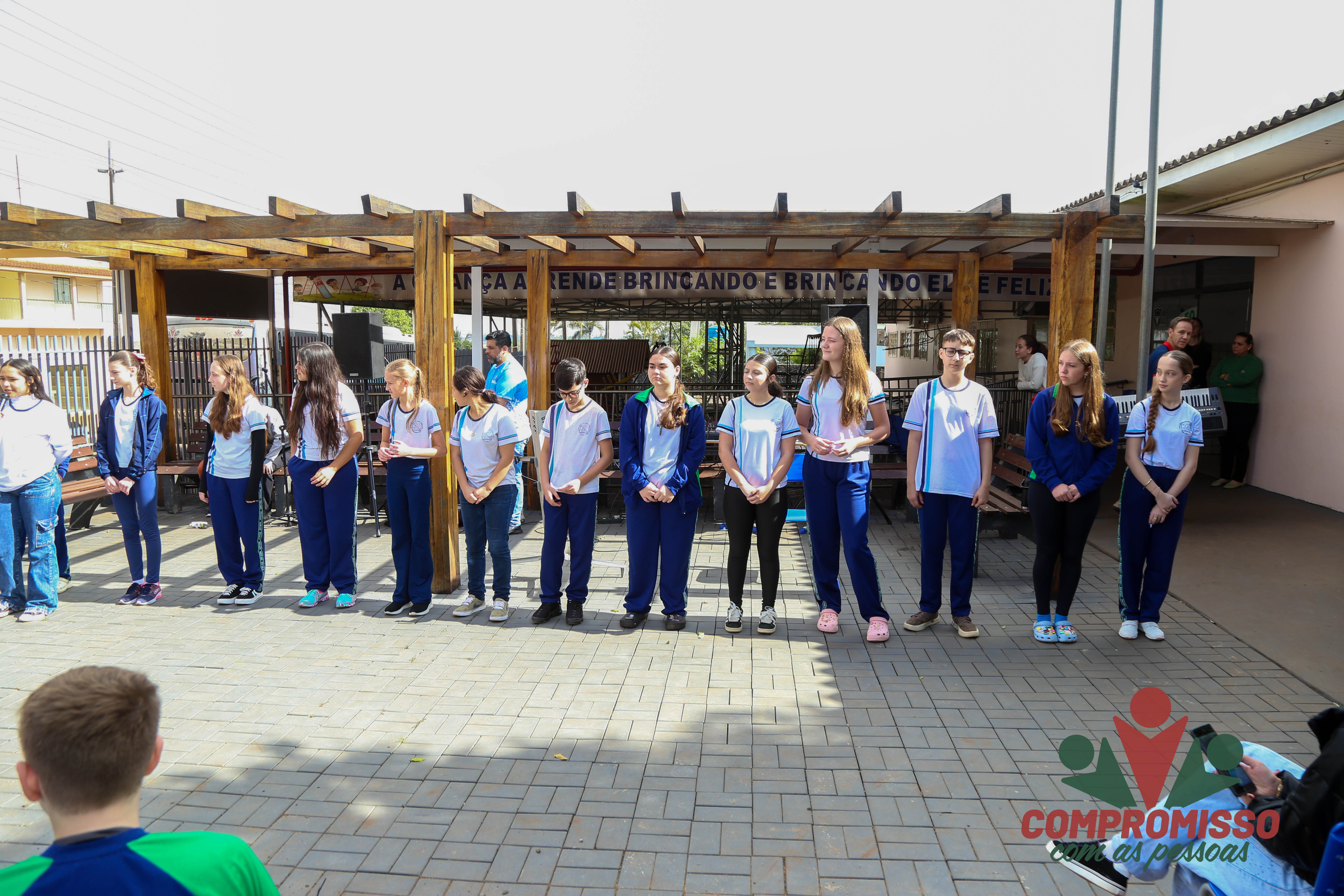 Escola de Vista Alegre e São Pedro participam de ato Cívico descentralizado em Missal