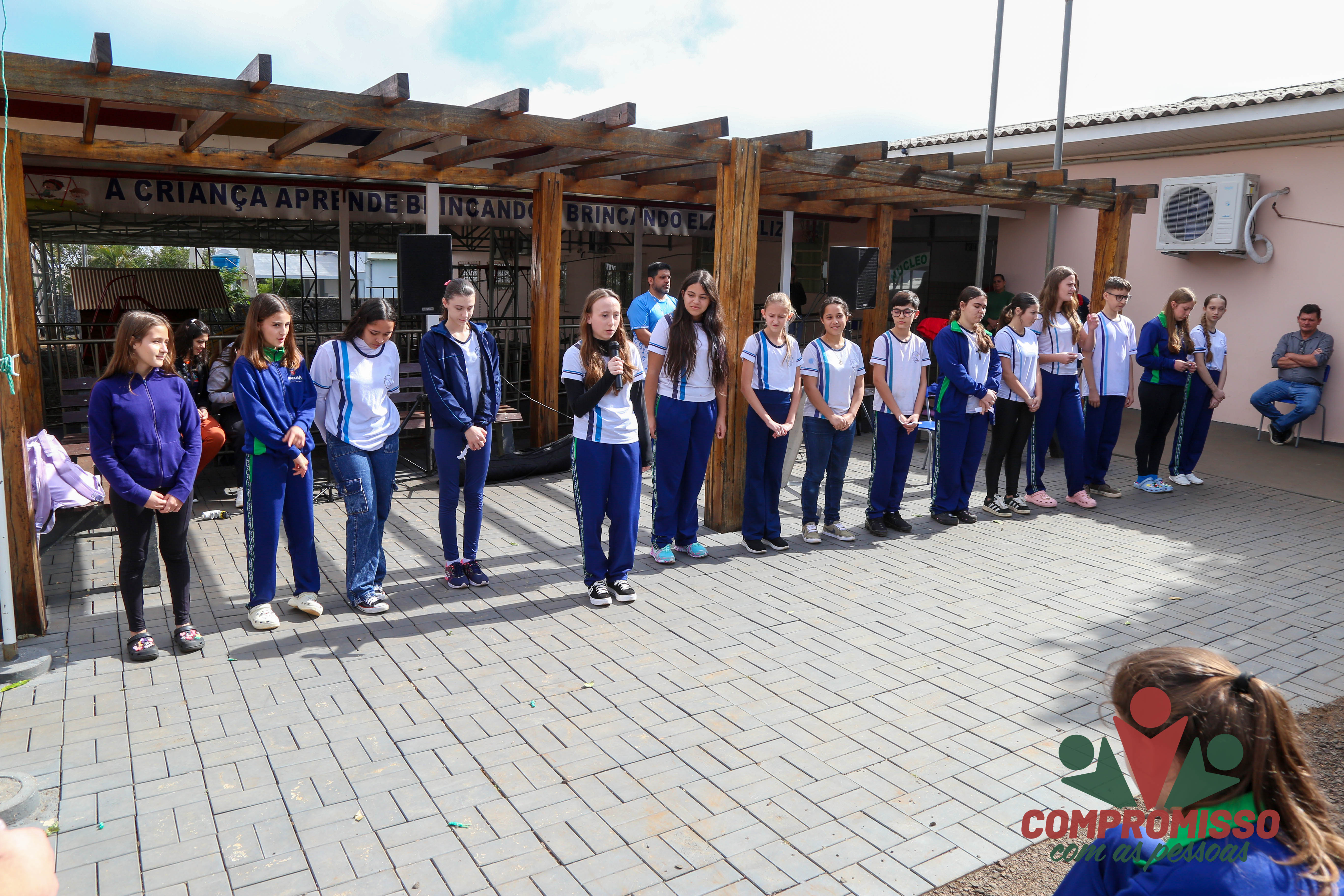 Escola de Vista Alegre e São Pedro participam de ato Cívico descentralizado em Missal