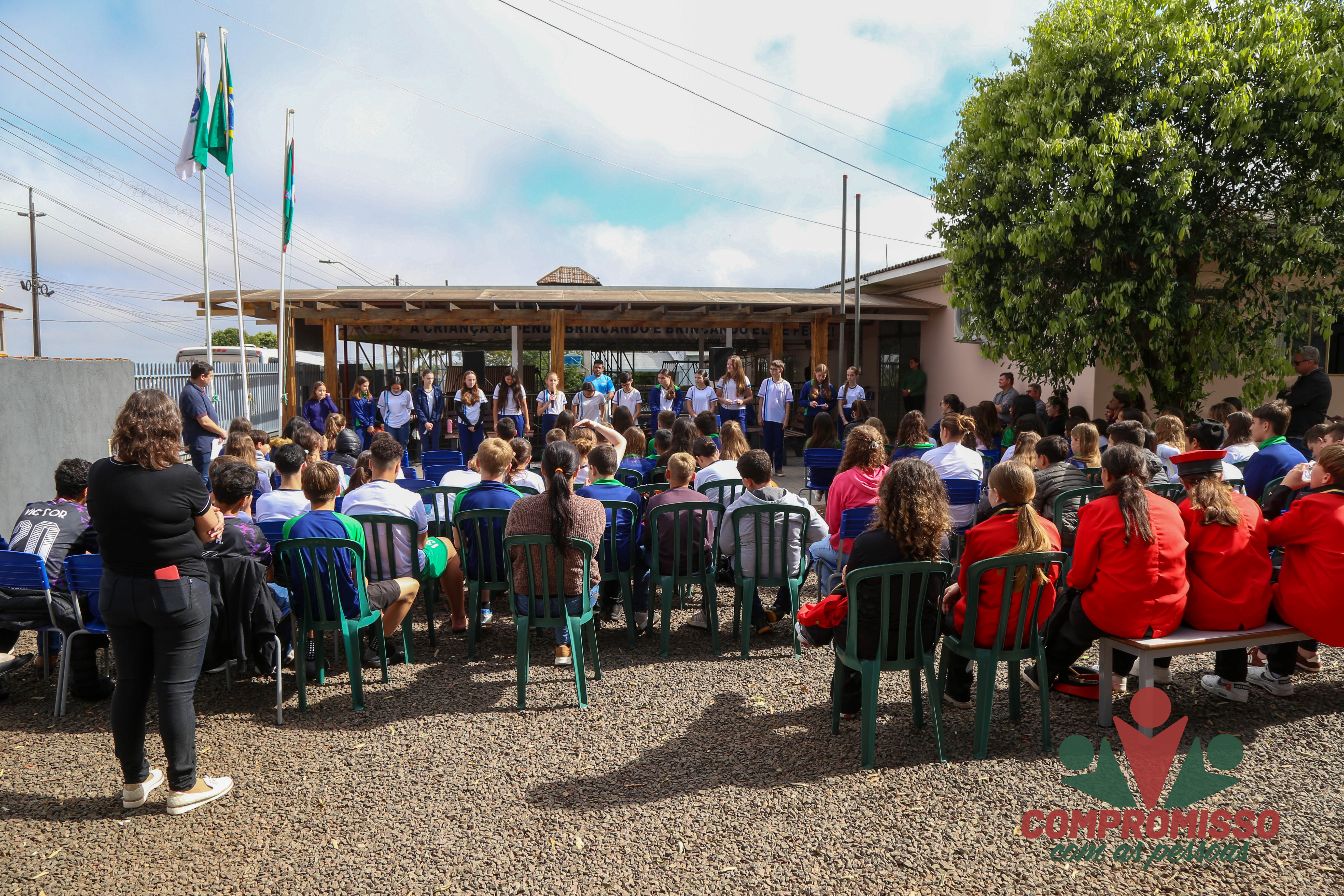 Escola de Vista Alegre e São Pedro participam de ato Cívico descentralizado em Missal