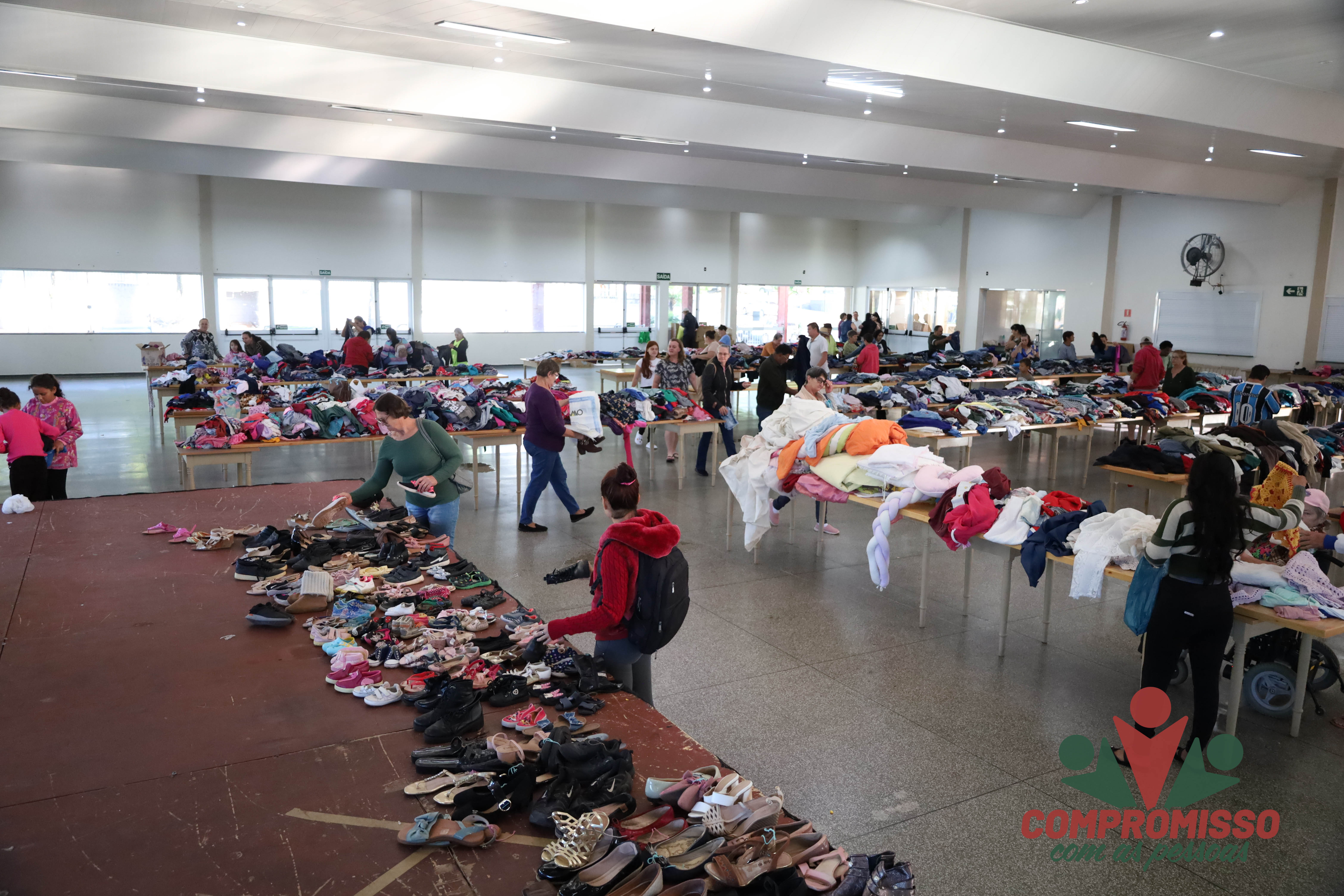 Começou o Feirão de Roupas Usadas em Missal