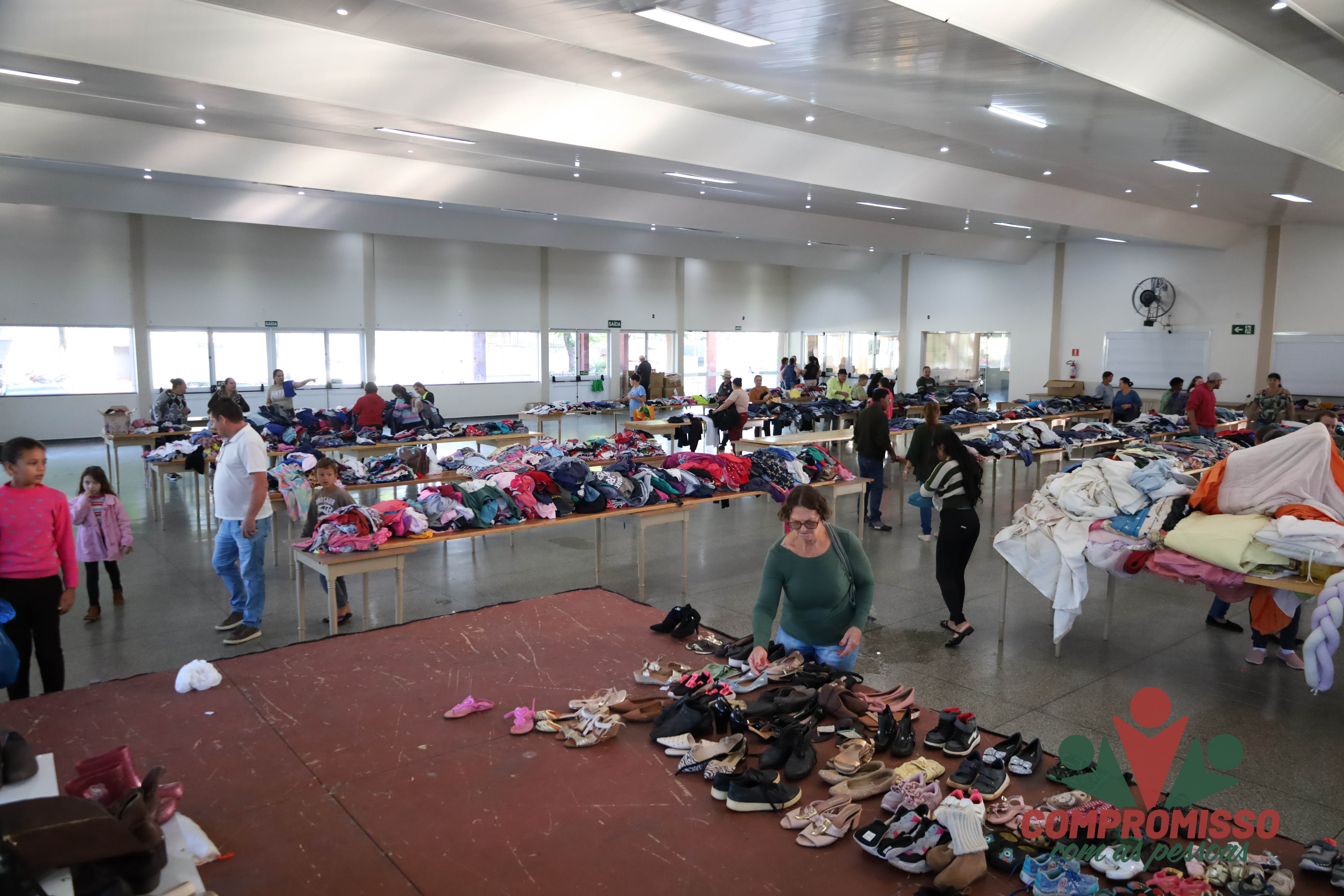 Começou o Feirão de Roupas Usadas em Missal