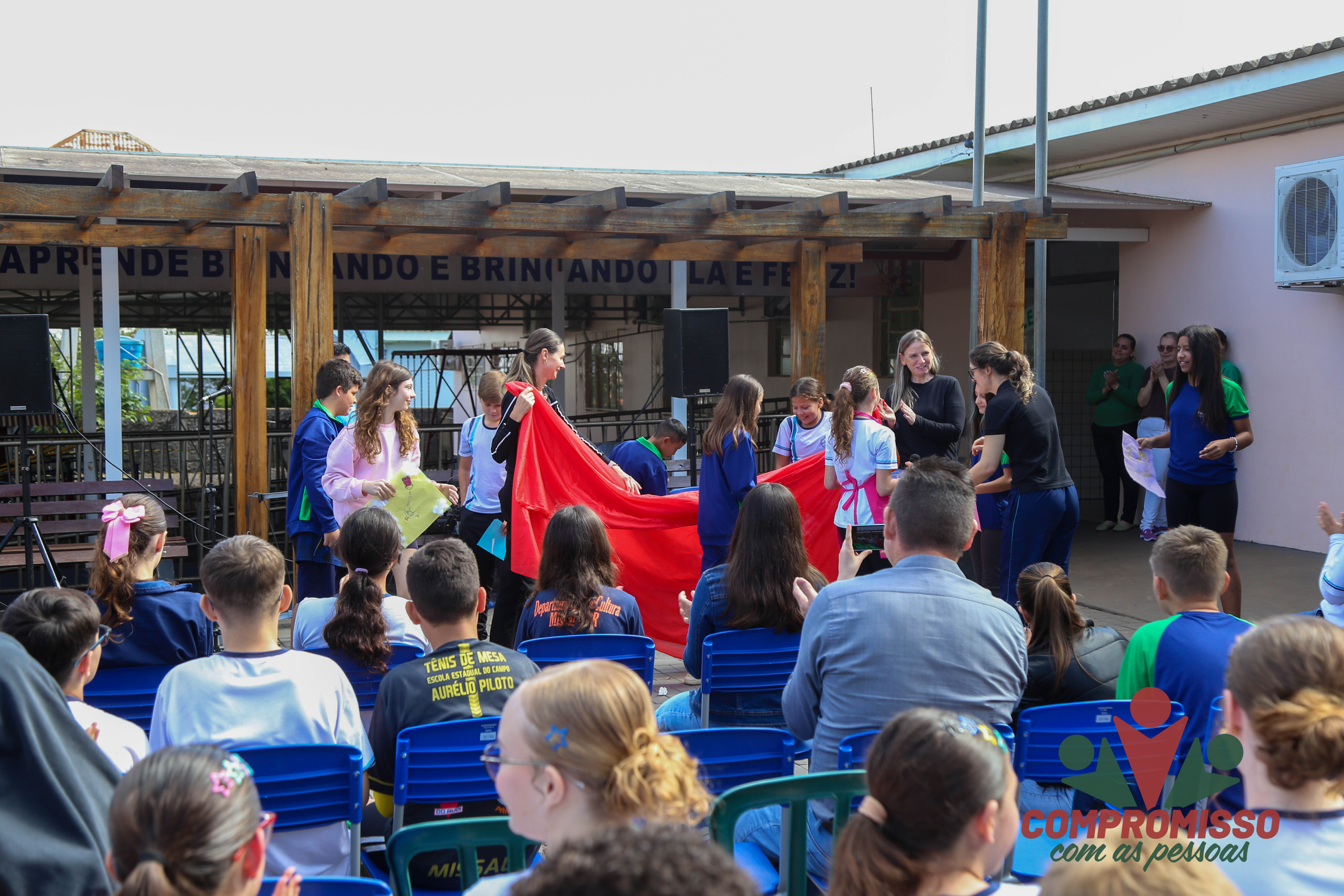 Escola de Vista Alegre e São Pedro participam de ato Cívico descentralizado em Missal