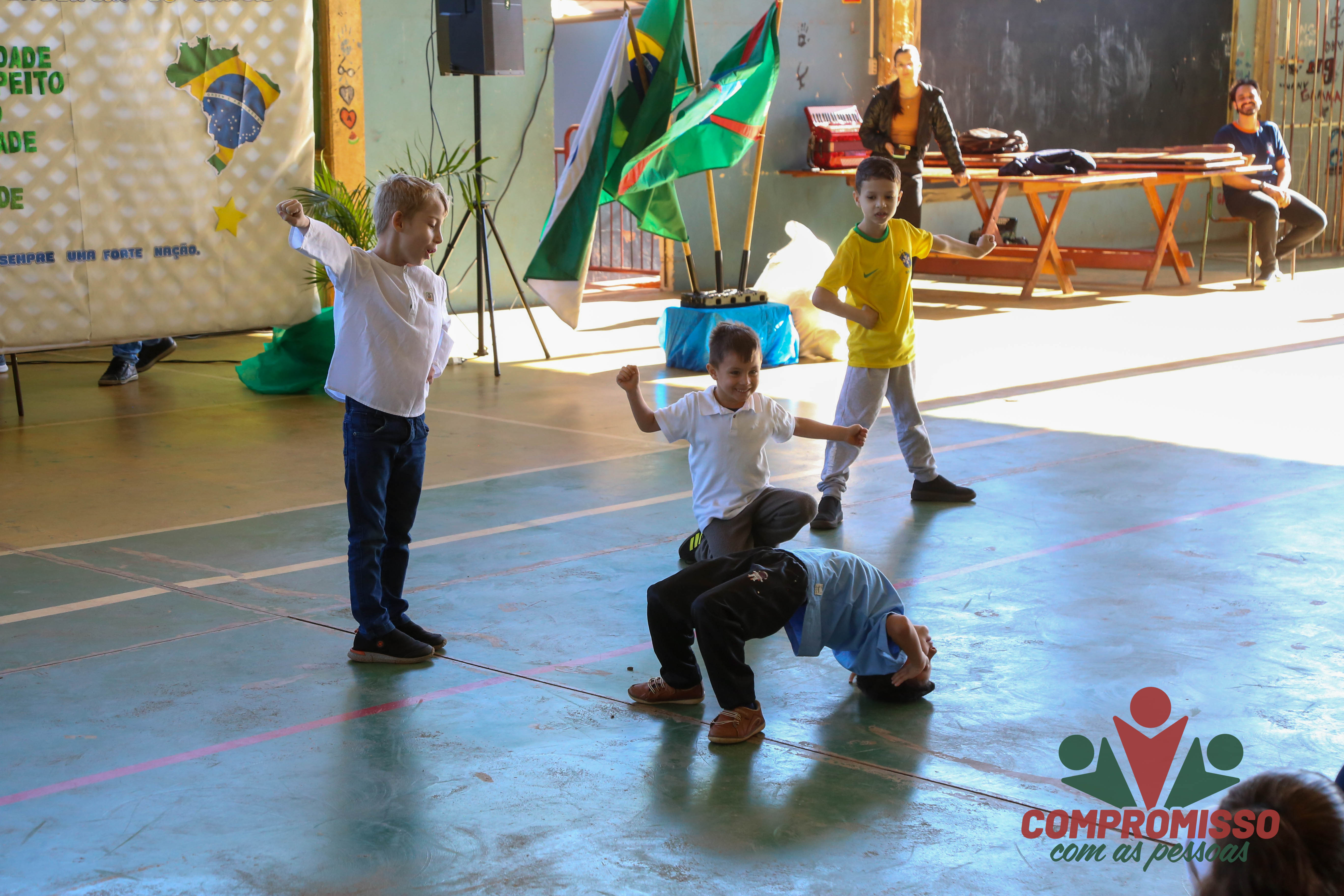 Linha Jacutinga contou com ato cívico plural