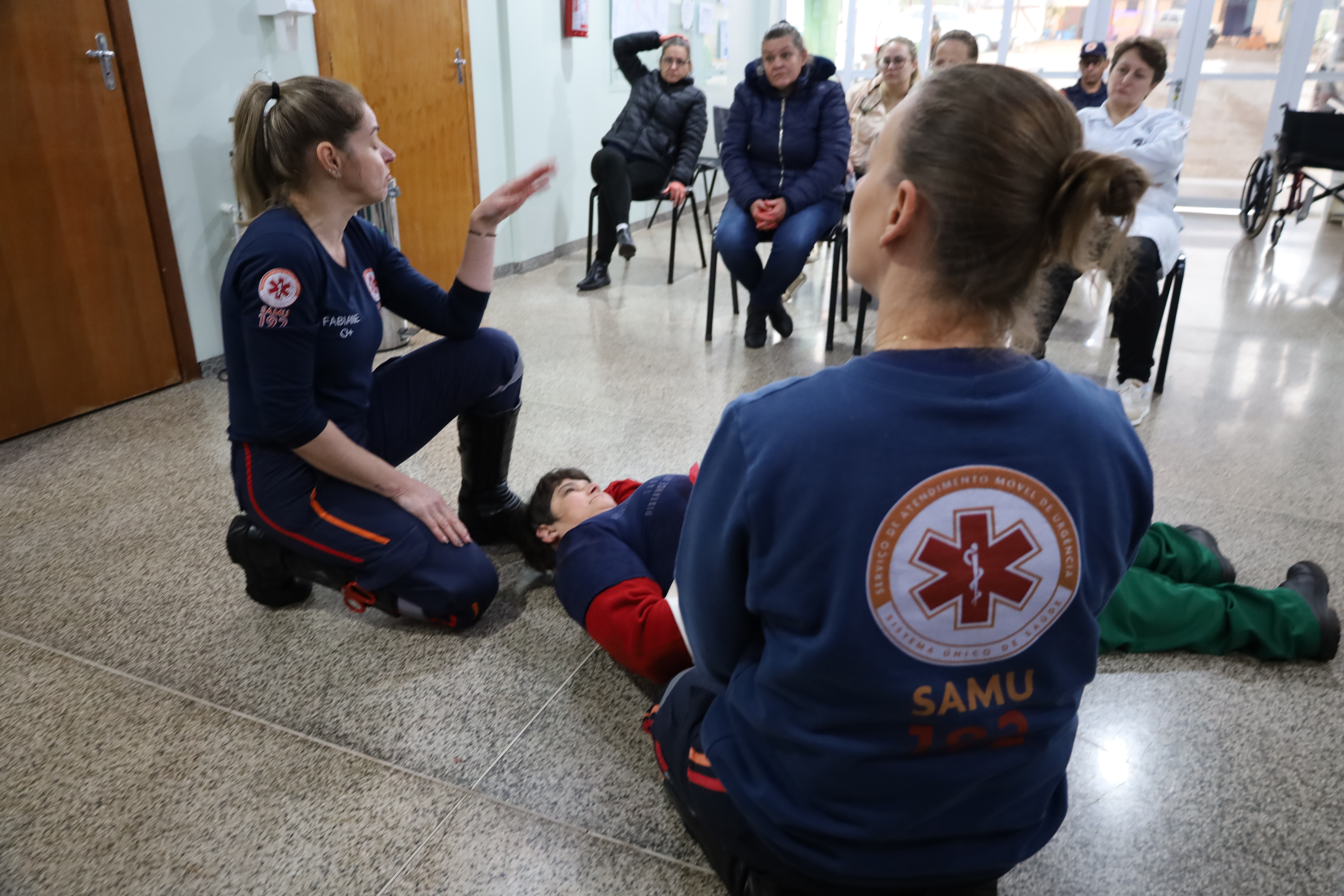 Profissionais que atuam nas Unidades de Saúde de Missal participam de formação prática sobre primeiros socorros