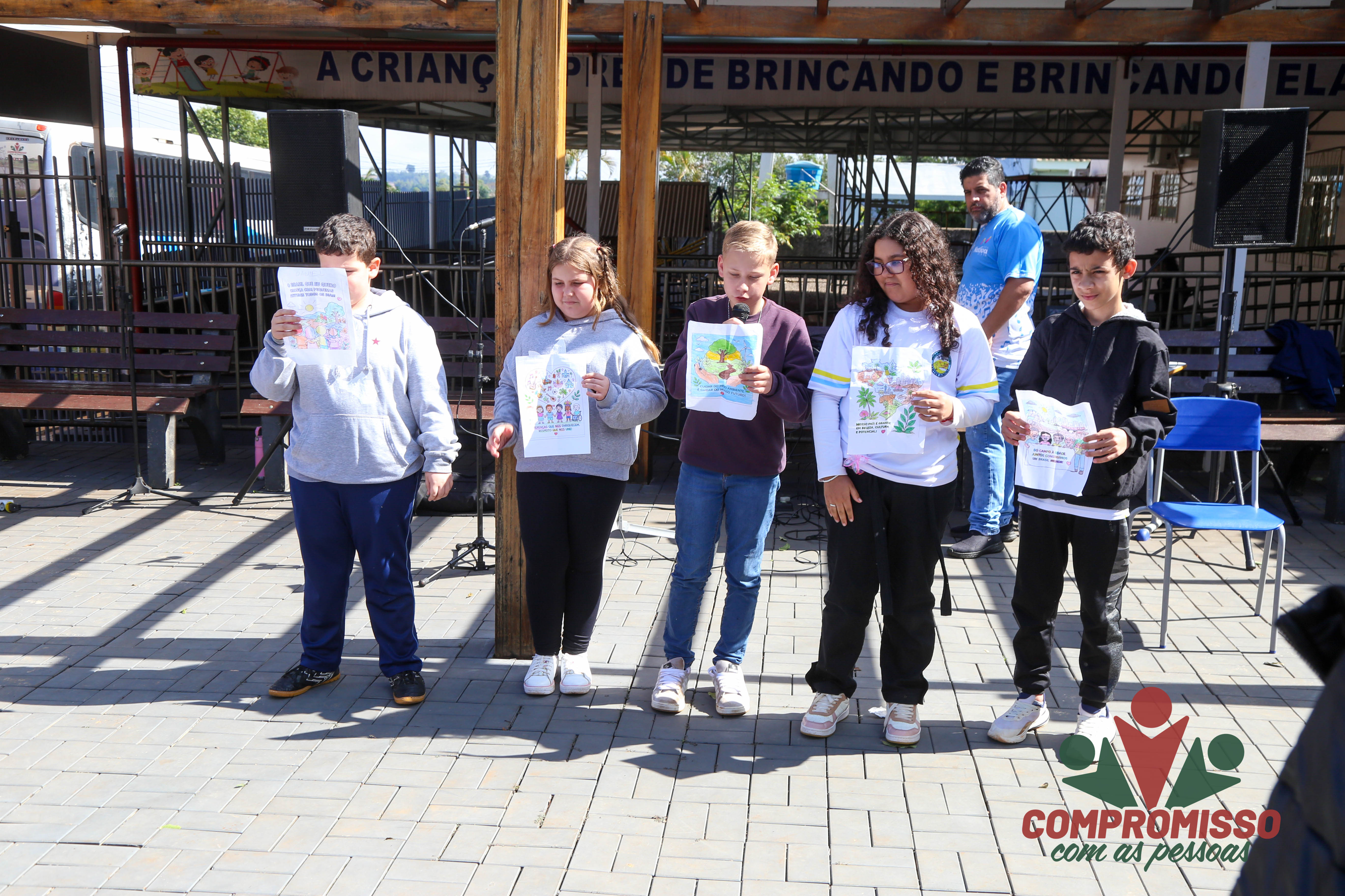 Escola de Vista Alegre e São Pedro participam de ato Cívico descentralizado em Missal