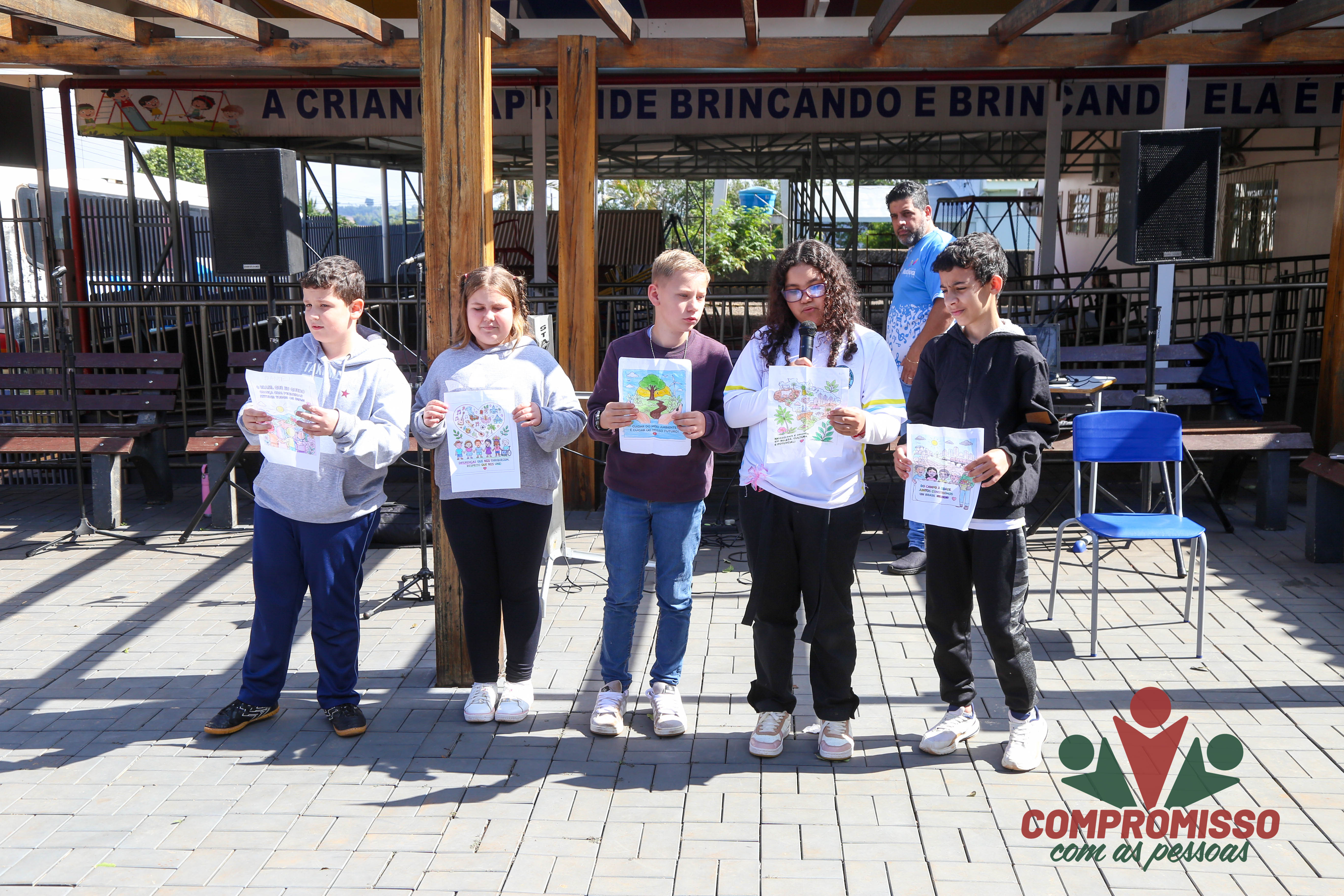 Escola de Vista Alegre e São Pedro participam de ato Cívico descentralizado em Missal