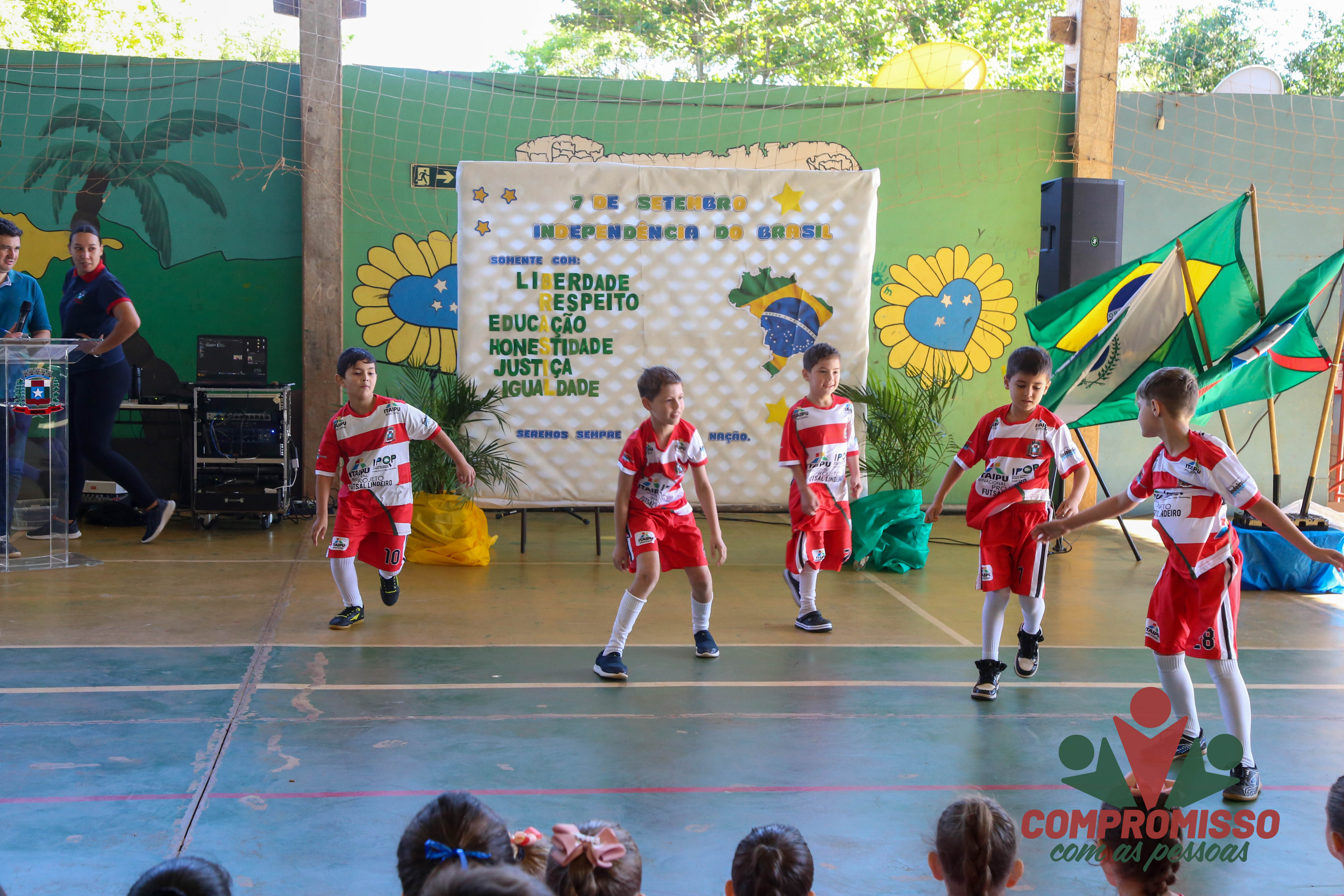 Linha Jacutinga contou com ato cívico plural