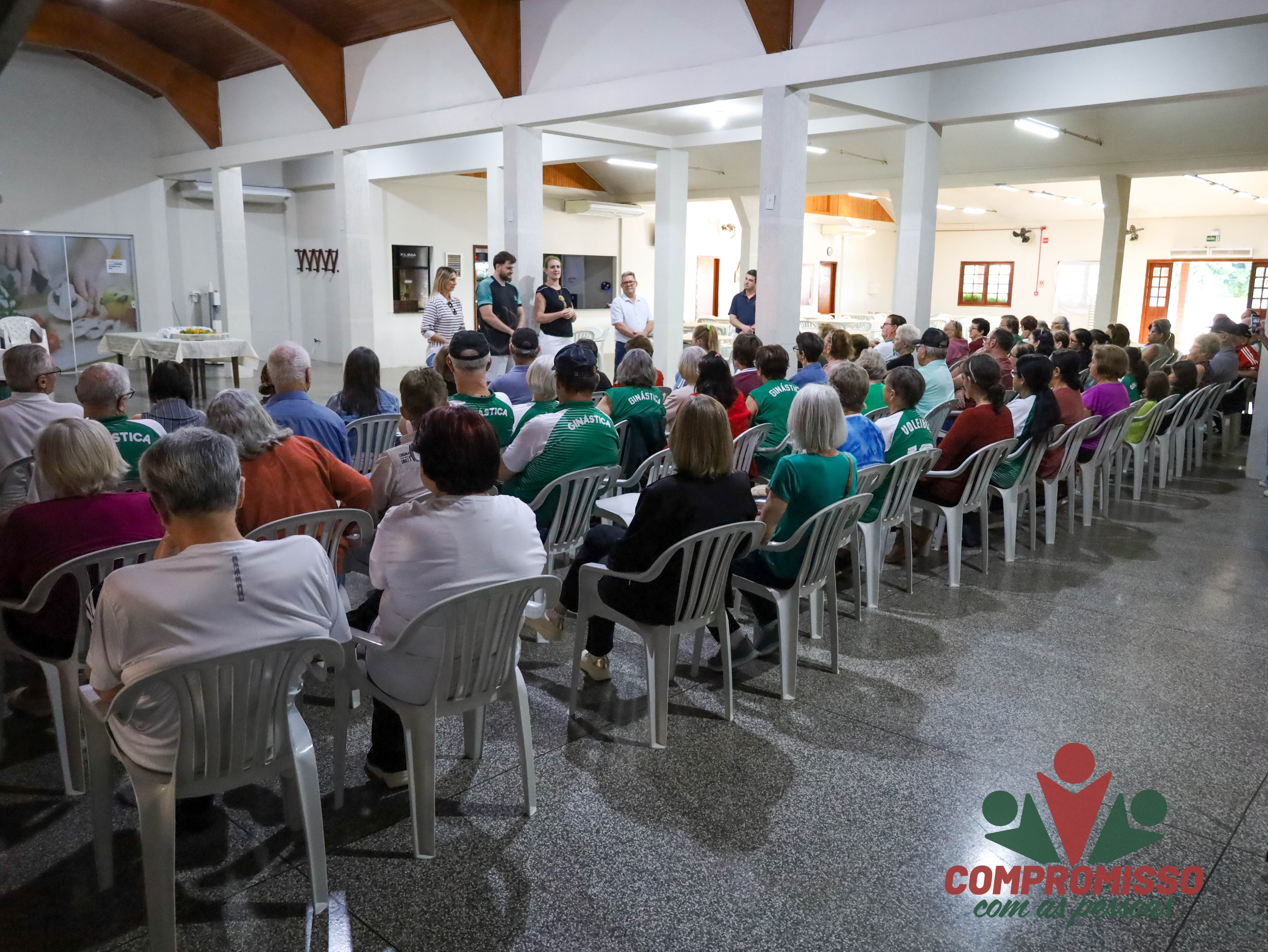 Academia dos Idosos recebe novos equipamentos