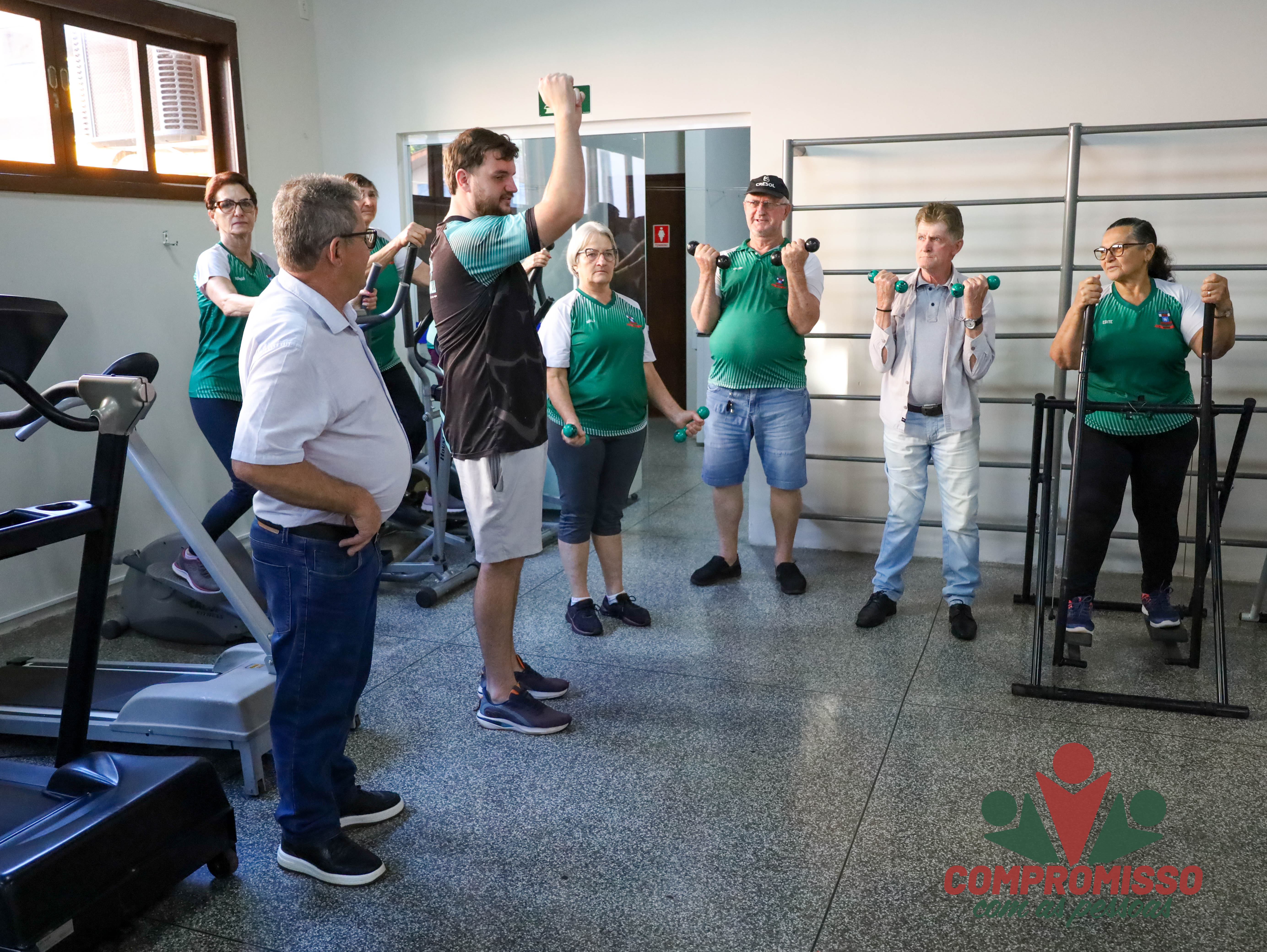 Academia dos Idosos recebe novos equipamentos