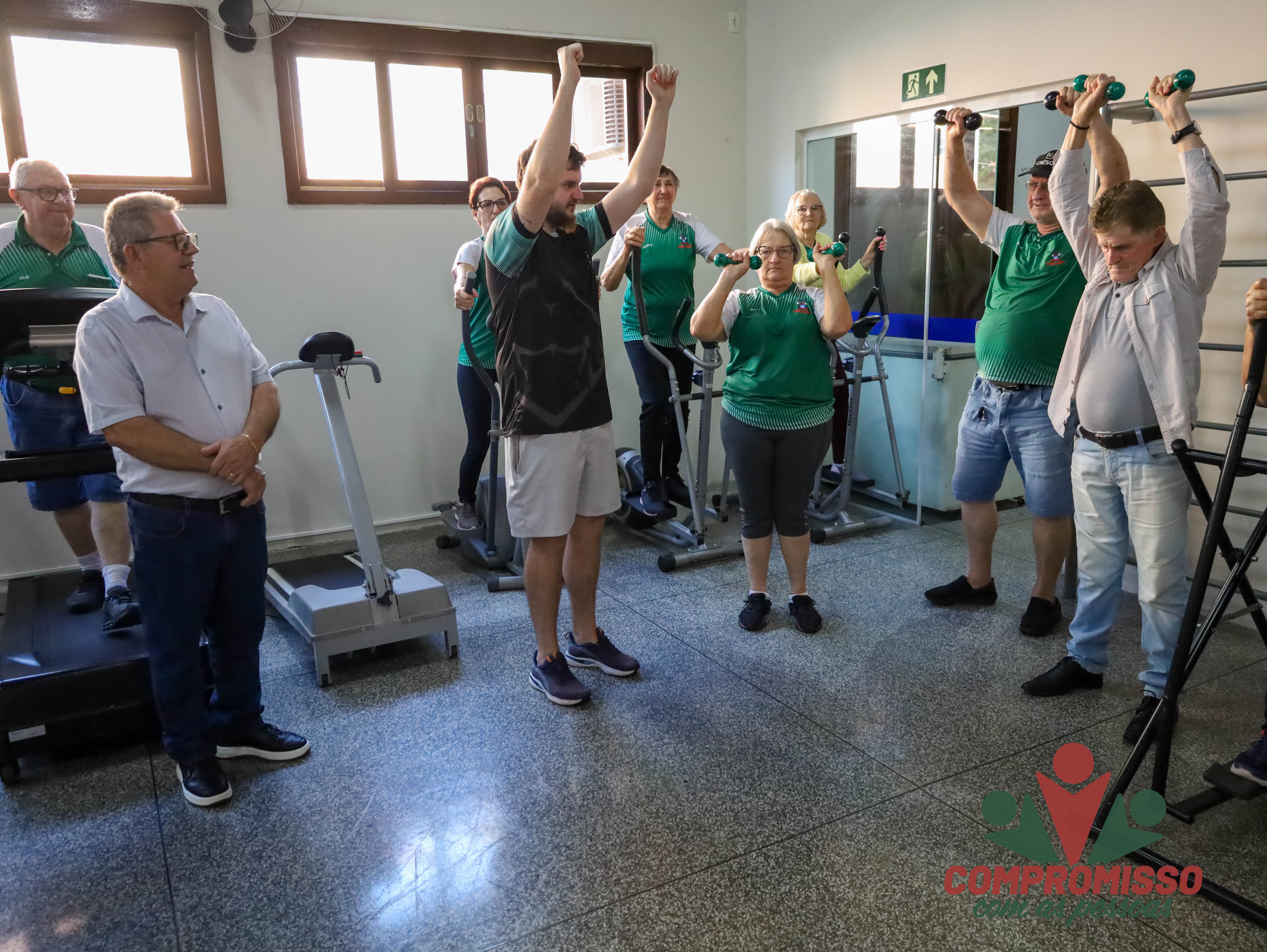 Academia dos Idosos recebe novos equipamentos