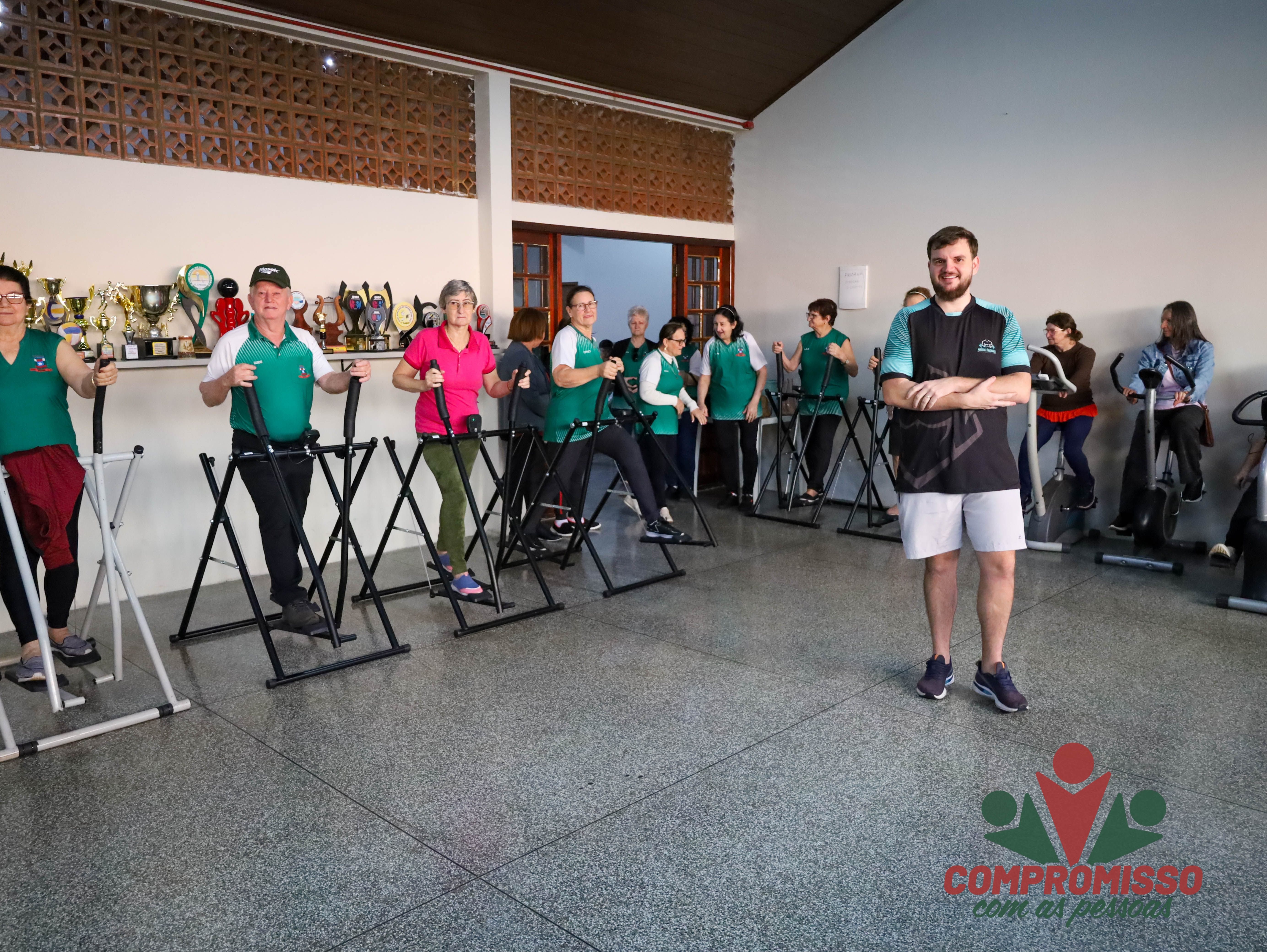 Academia dos Idosos recebe novos equipamentos