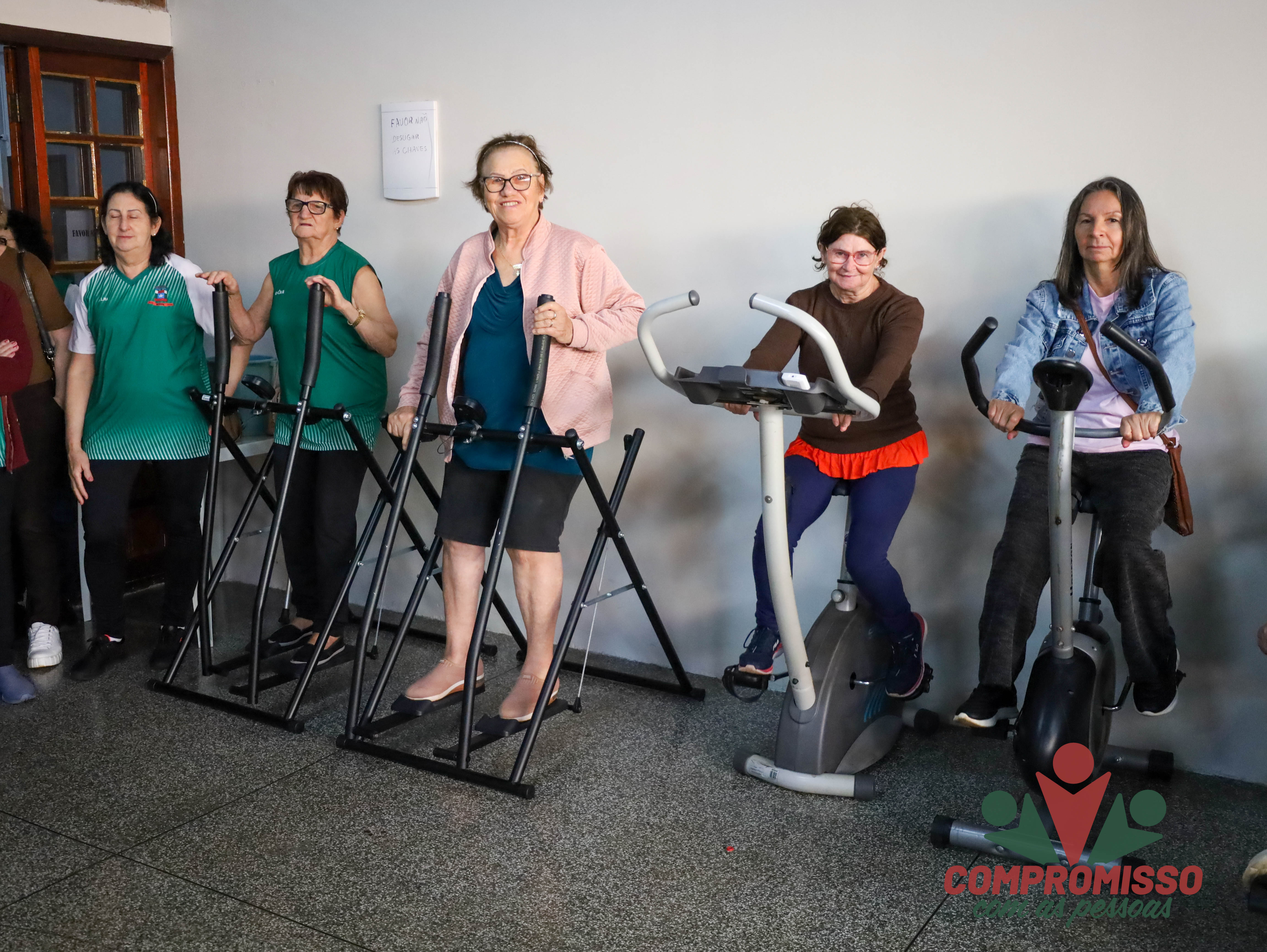 Academia dos Idosos recebe novos equipamentos