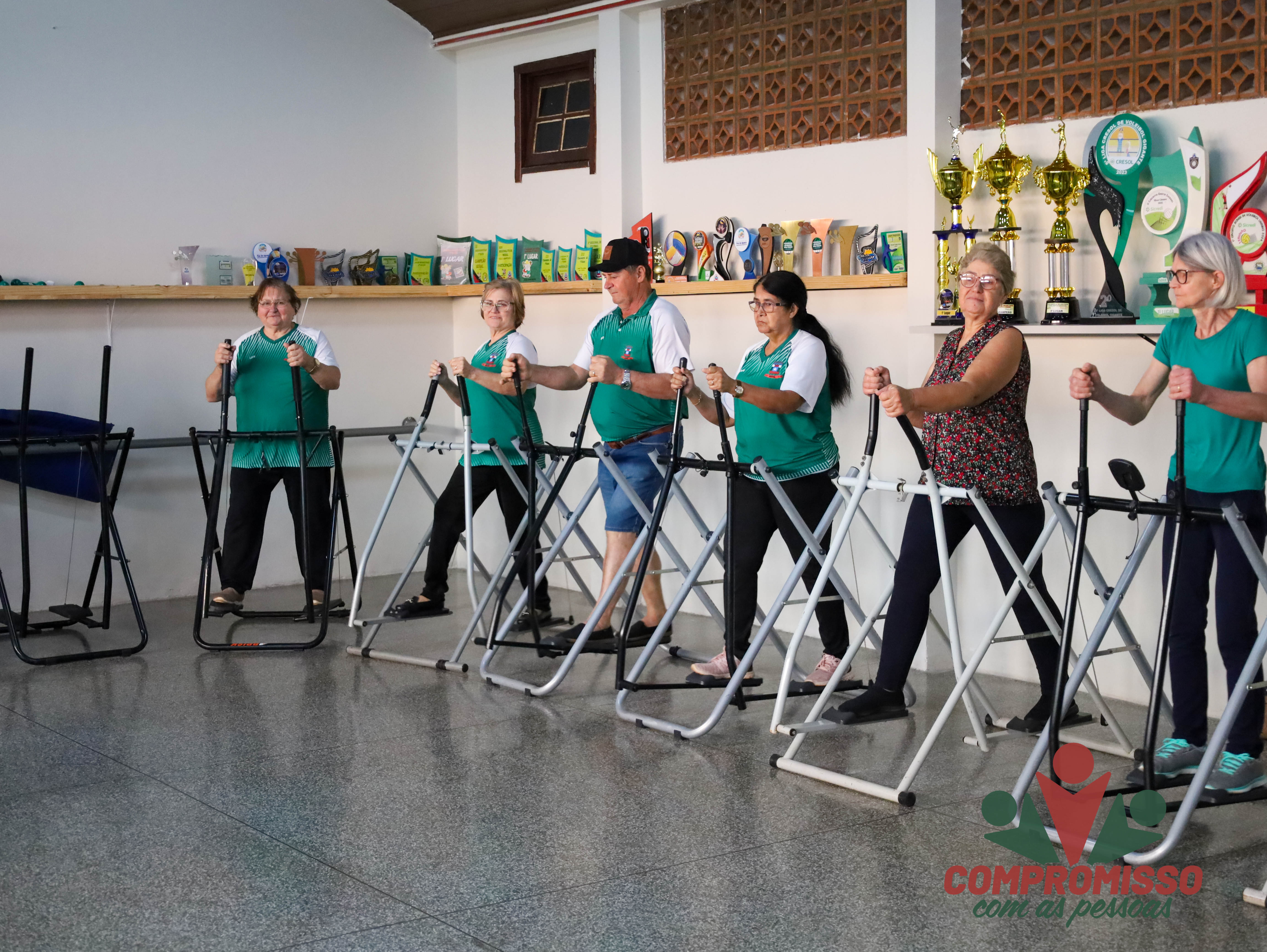 Academia dos Idosos recebe novos equipamentos
