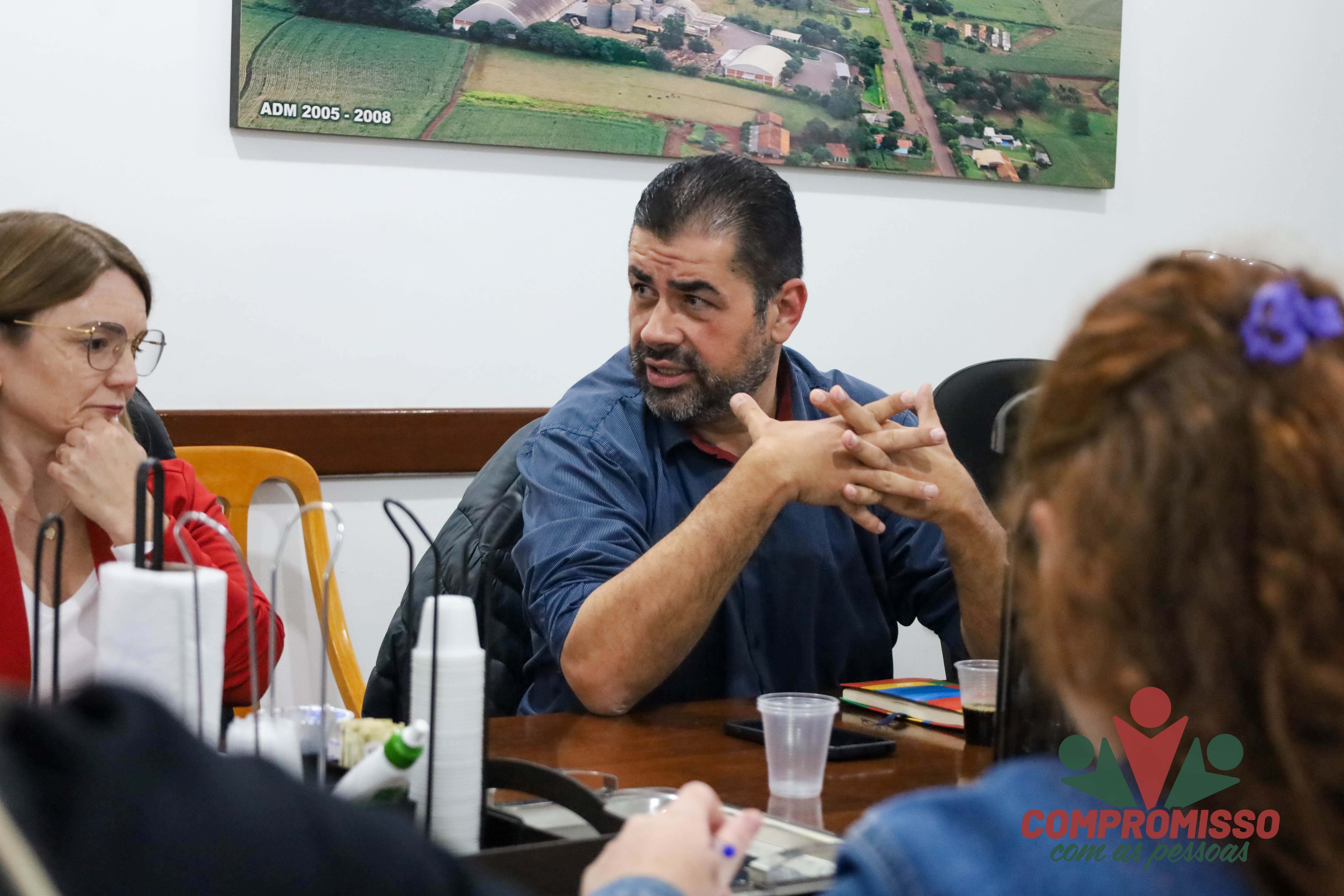 Equipe técnica da Secretaria da Assistência Social de Missal se reúne com representantes da Sedef