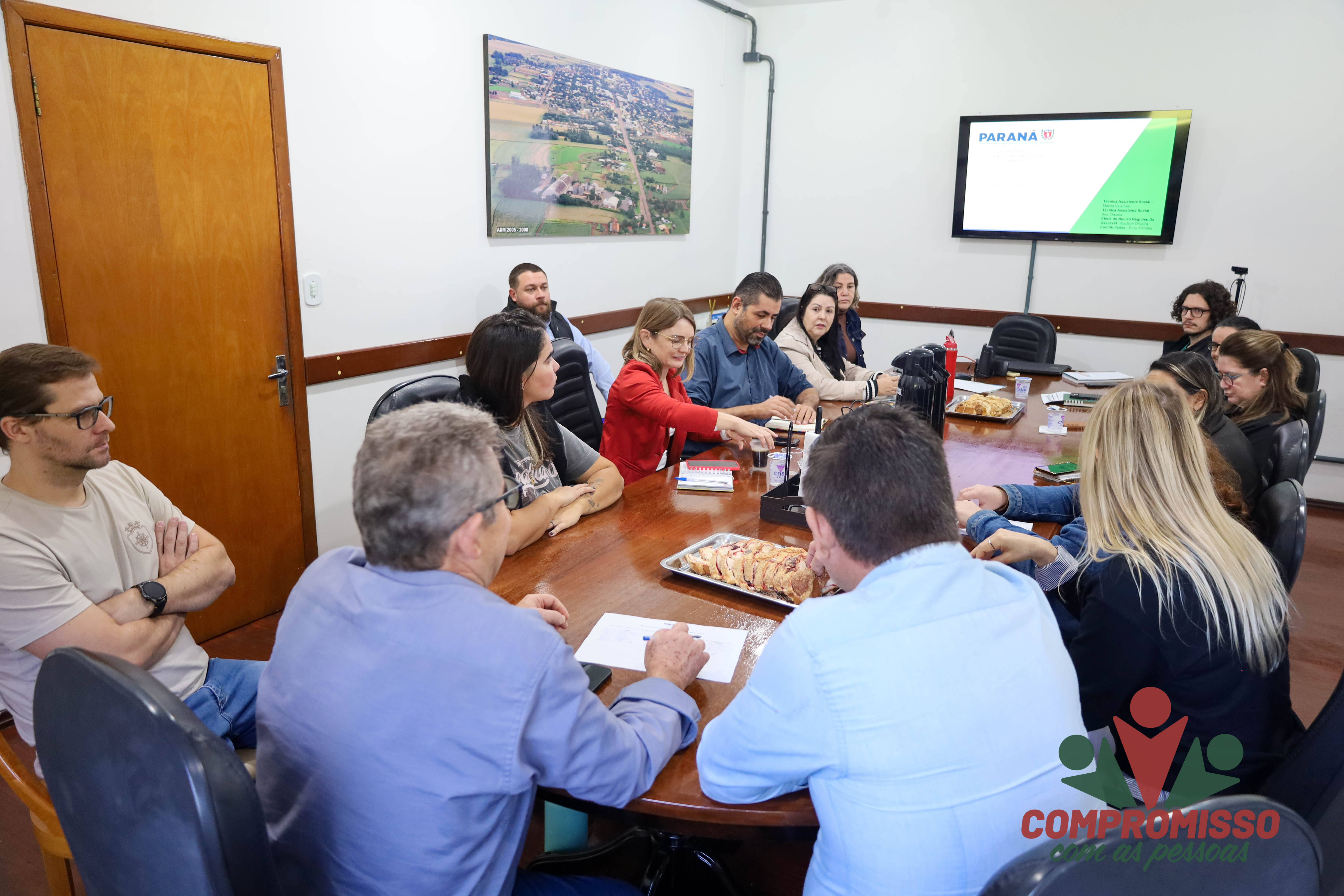 Equipe técnica da Secretaria da Assistência Social de Missal se reúne com representantes da Sedef