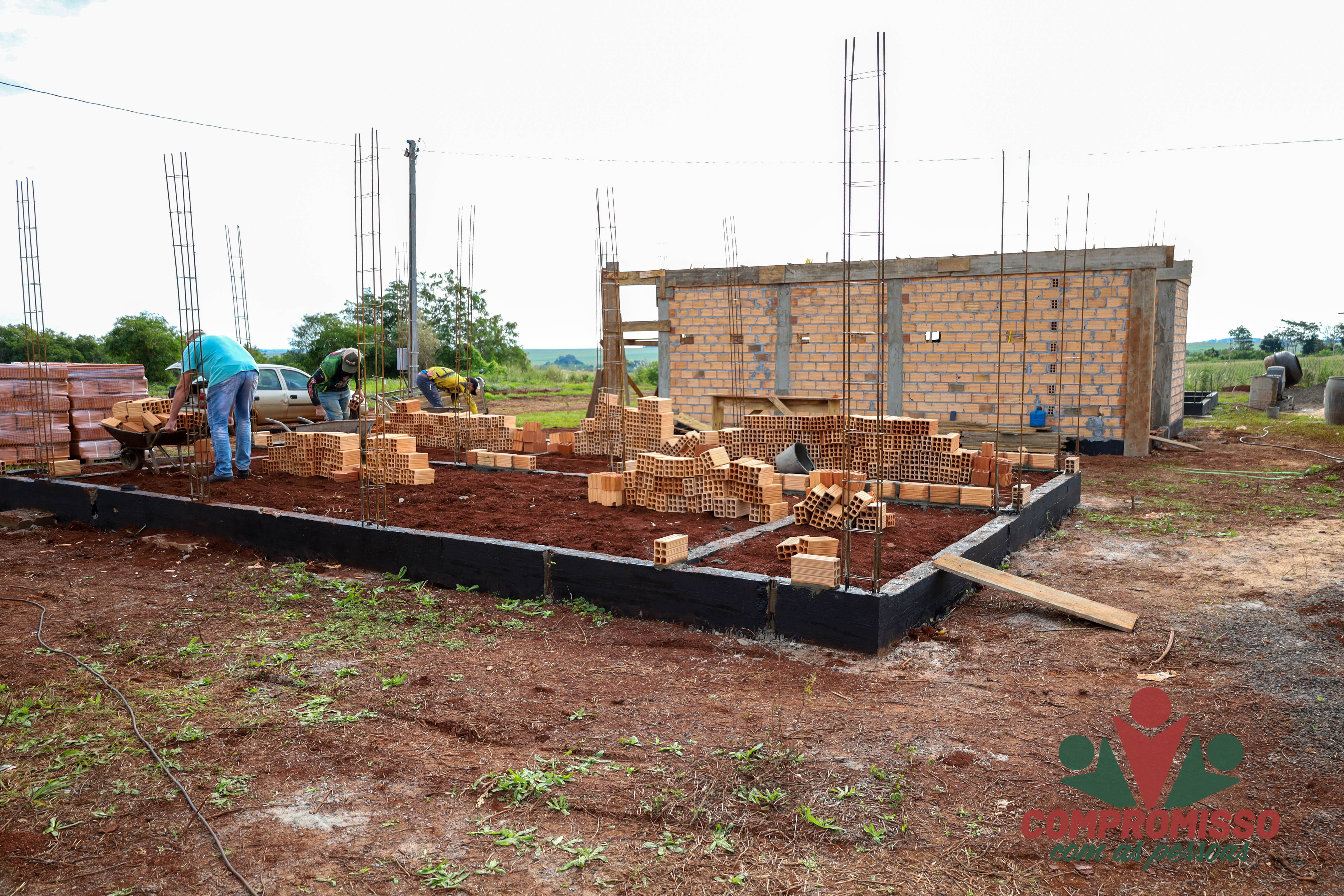 Construção de Unidades Habitacionais do Loteamento Tuiuti gera empregos em Missal