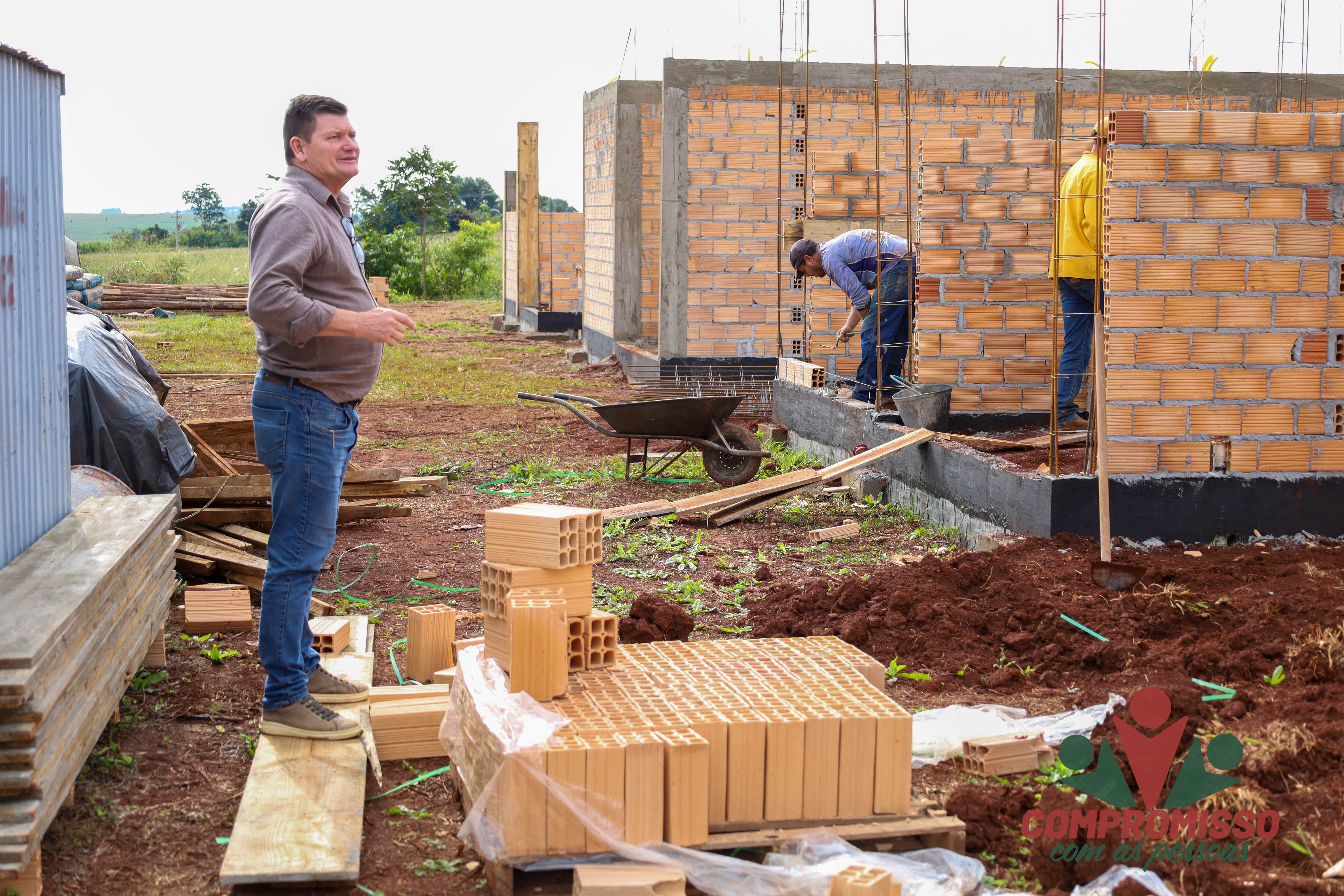 Construção de Unidades Habitacionais do Loteamento Tuiuti gera empregos em Missal