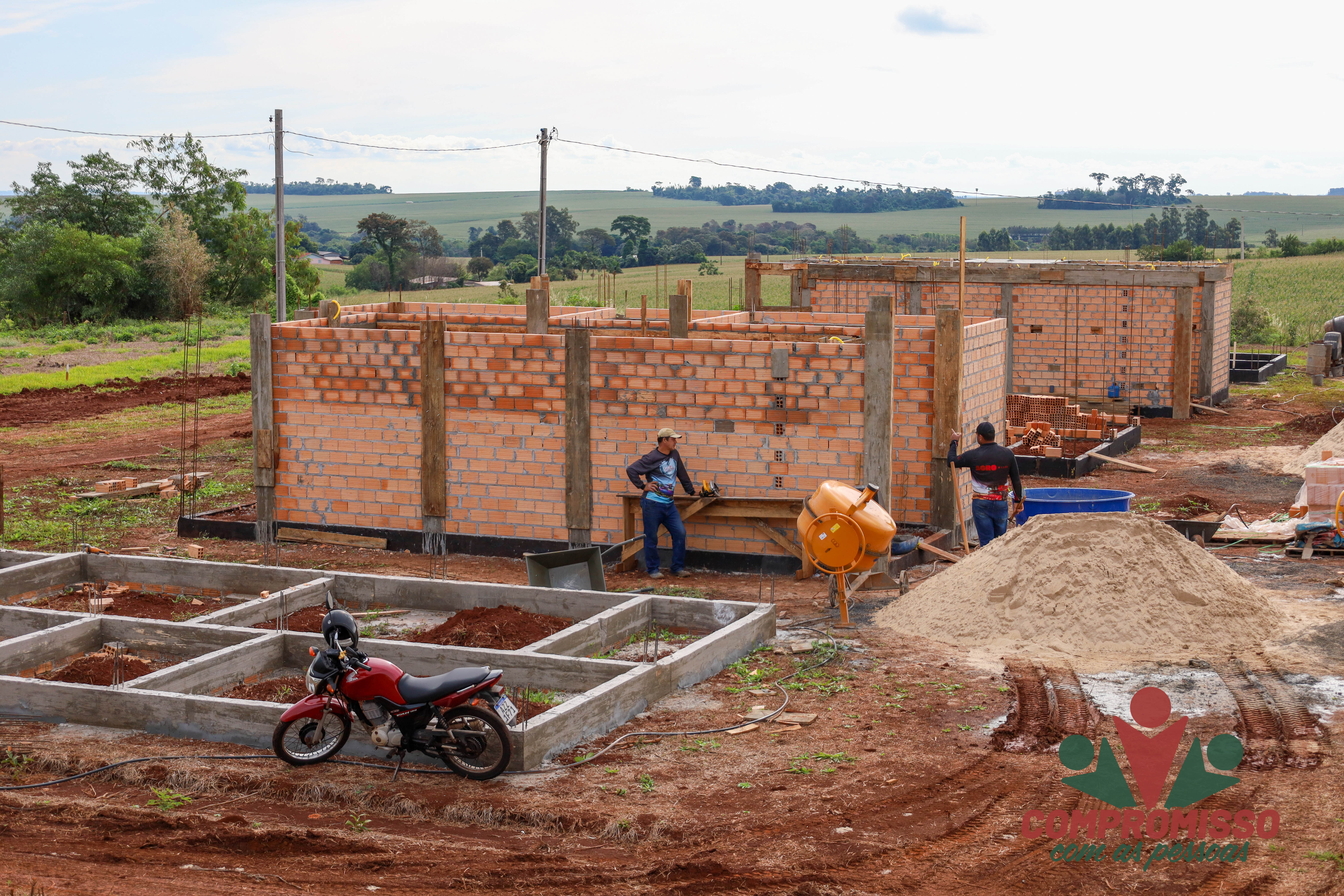 Construção de Unidades Habitacionais do Loteamento Tuiuti gera empregos em Missal