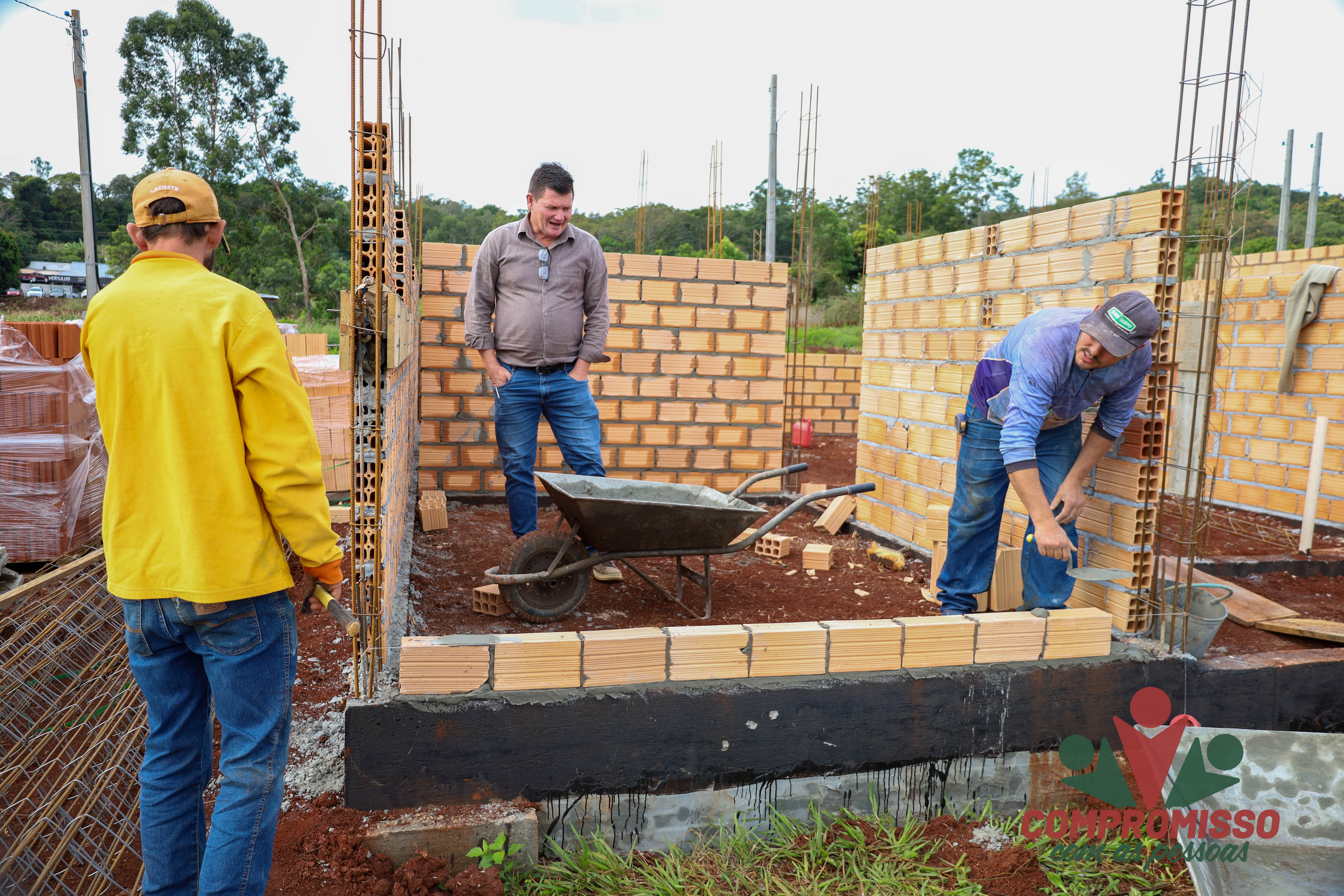 Construção de Unidades Habitacionais do Loteamento Tuiuti gera empregos em Missal