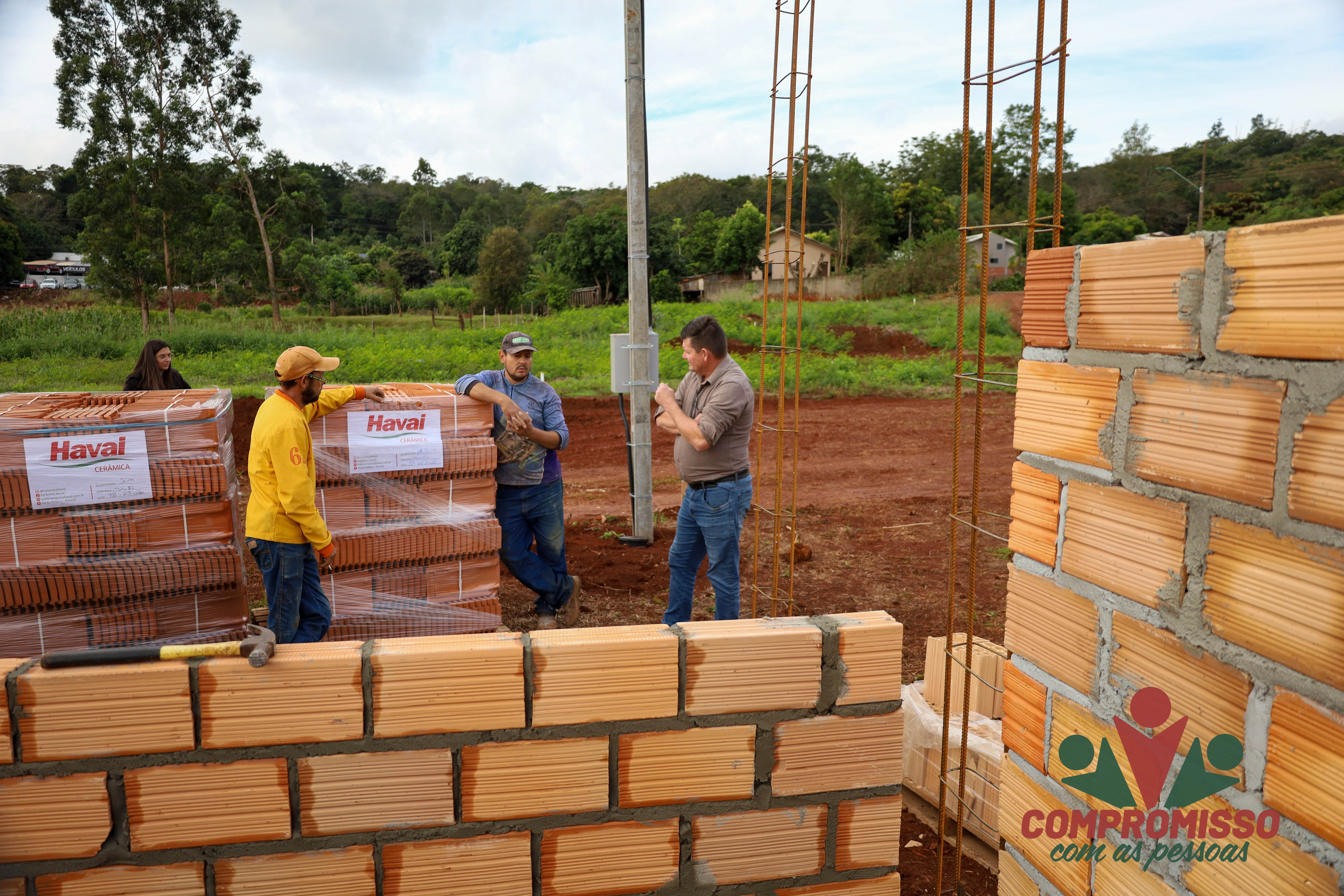 Construção de Unidades Habitacionais do Loteamento Tuiuti gera empregos em Missal