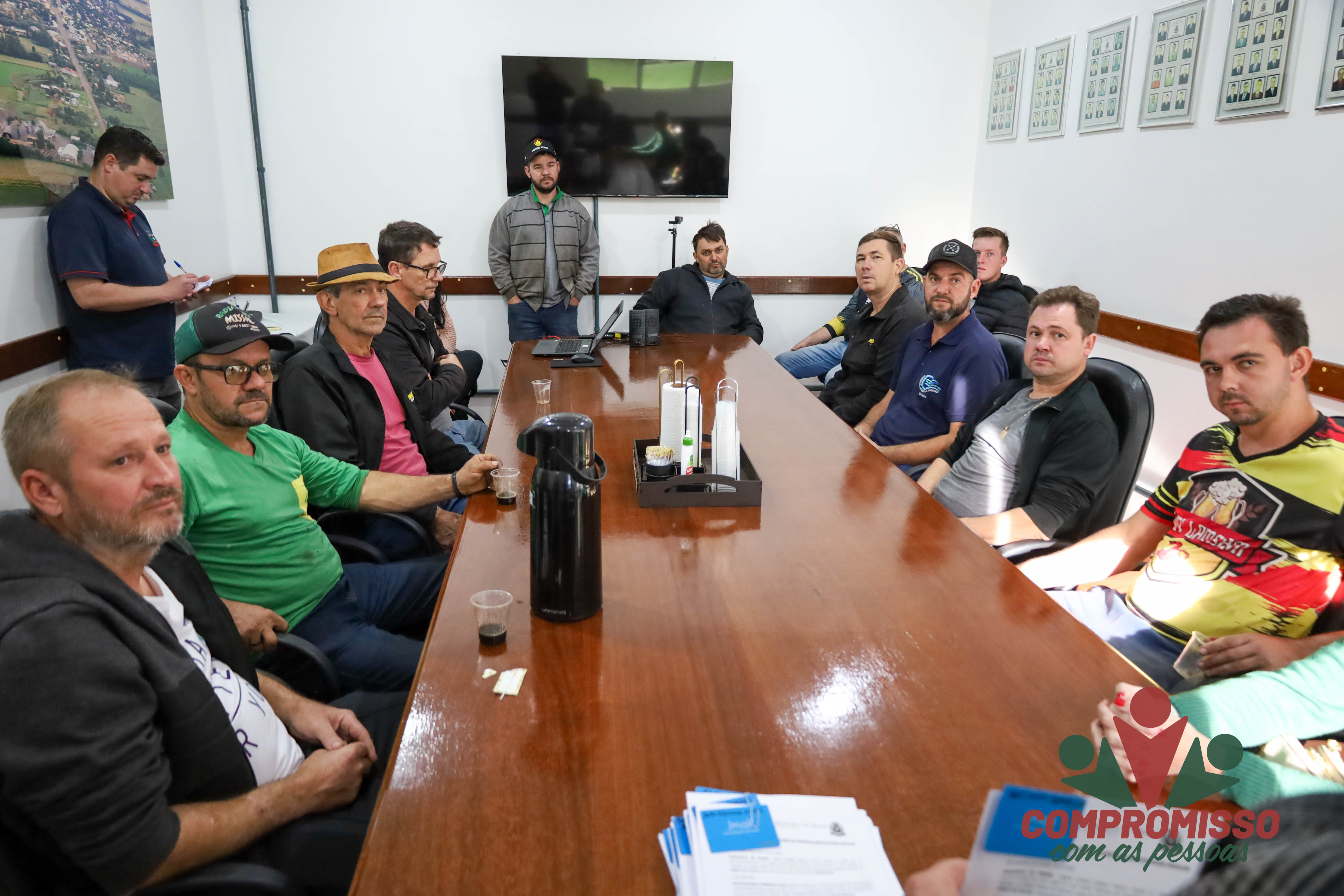 Administração de Missal entrega cartões de utilização na frota municipal para prestadores de serviços